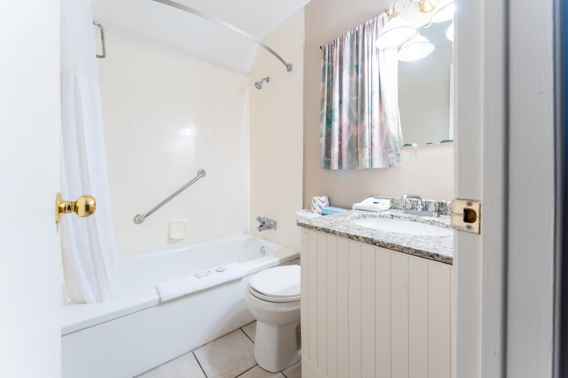 Super 8 by Wyndham Gananoque - Country Squire Resort