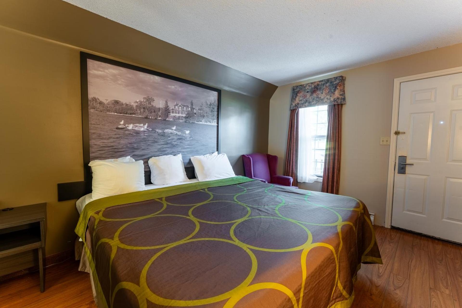 Super 8 by Wyndham Gananoque - Country Squire Resort