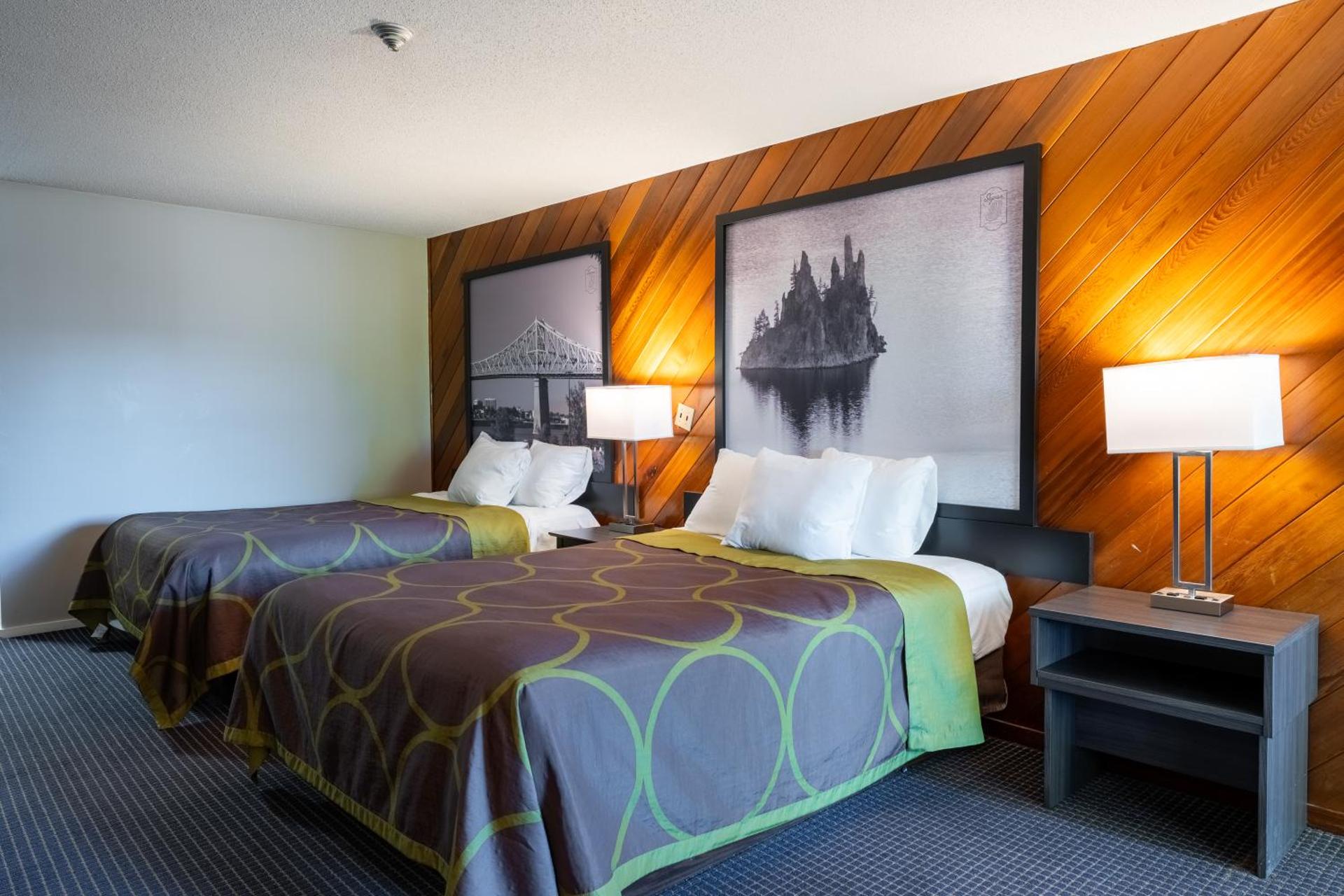 Queen Room with Two Queen Beds and Courtyard View - Non-Smoking