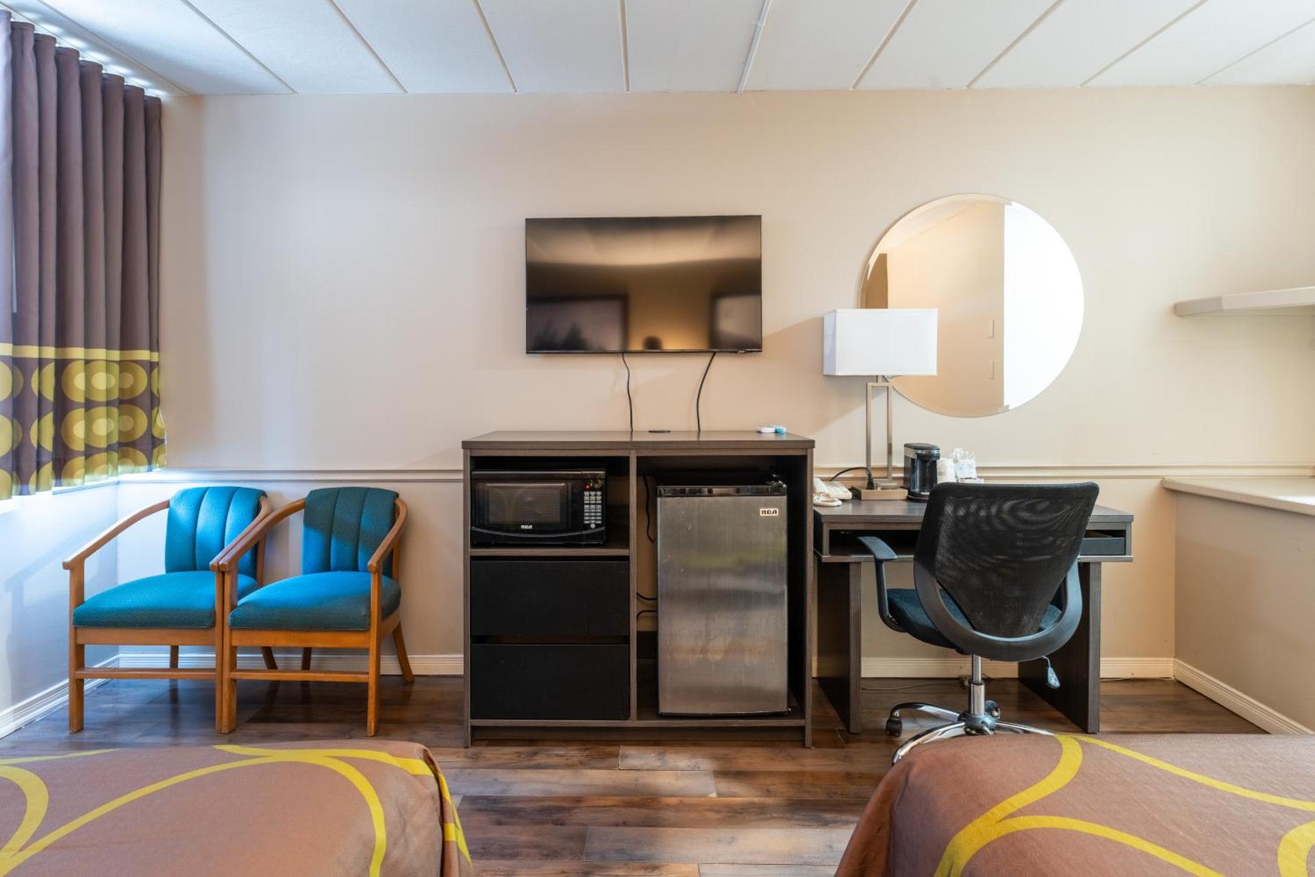 Queen Room with Two Queen Beds - Non-Smoking