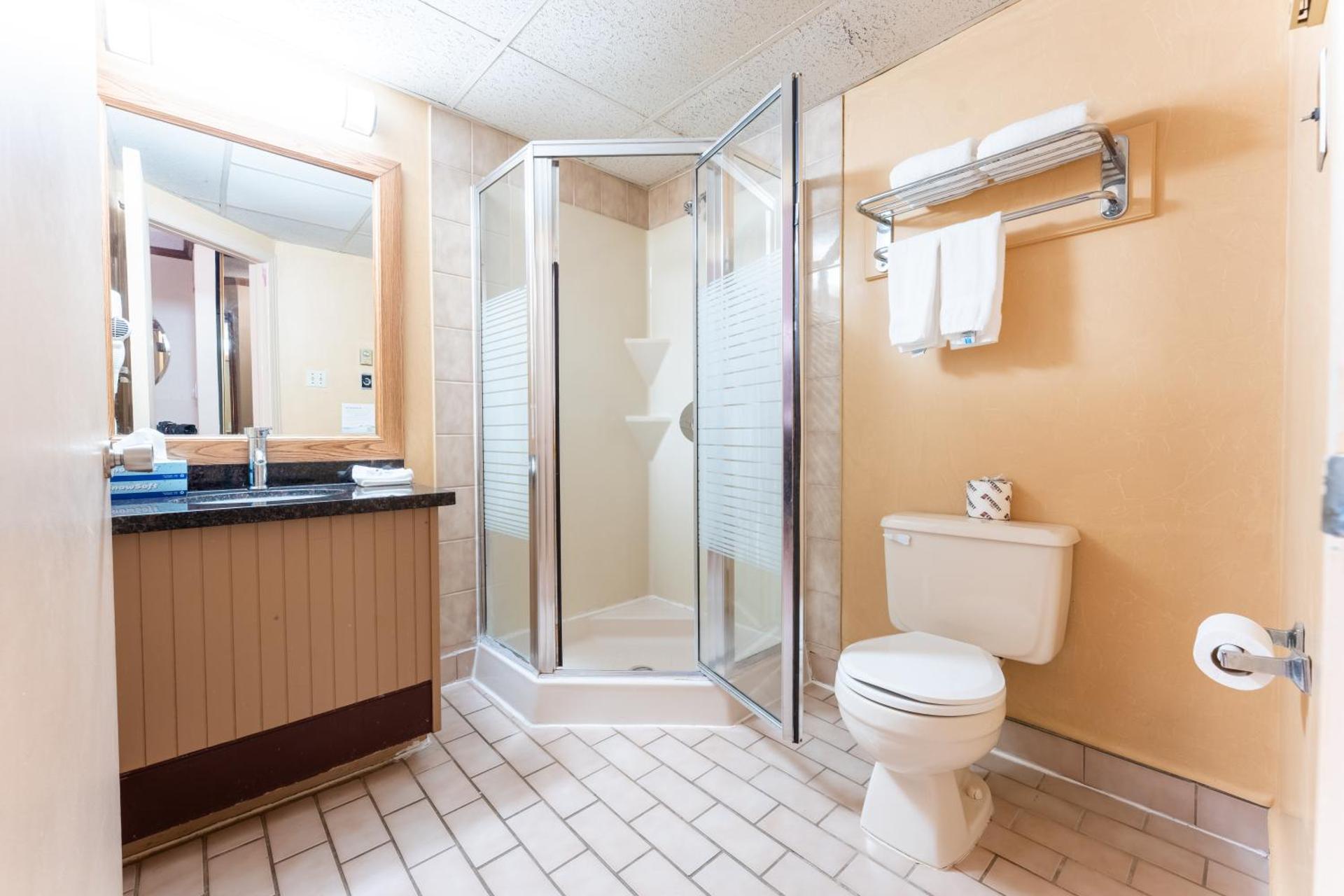 Queen Suite - Non-Smoking