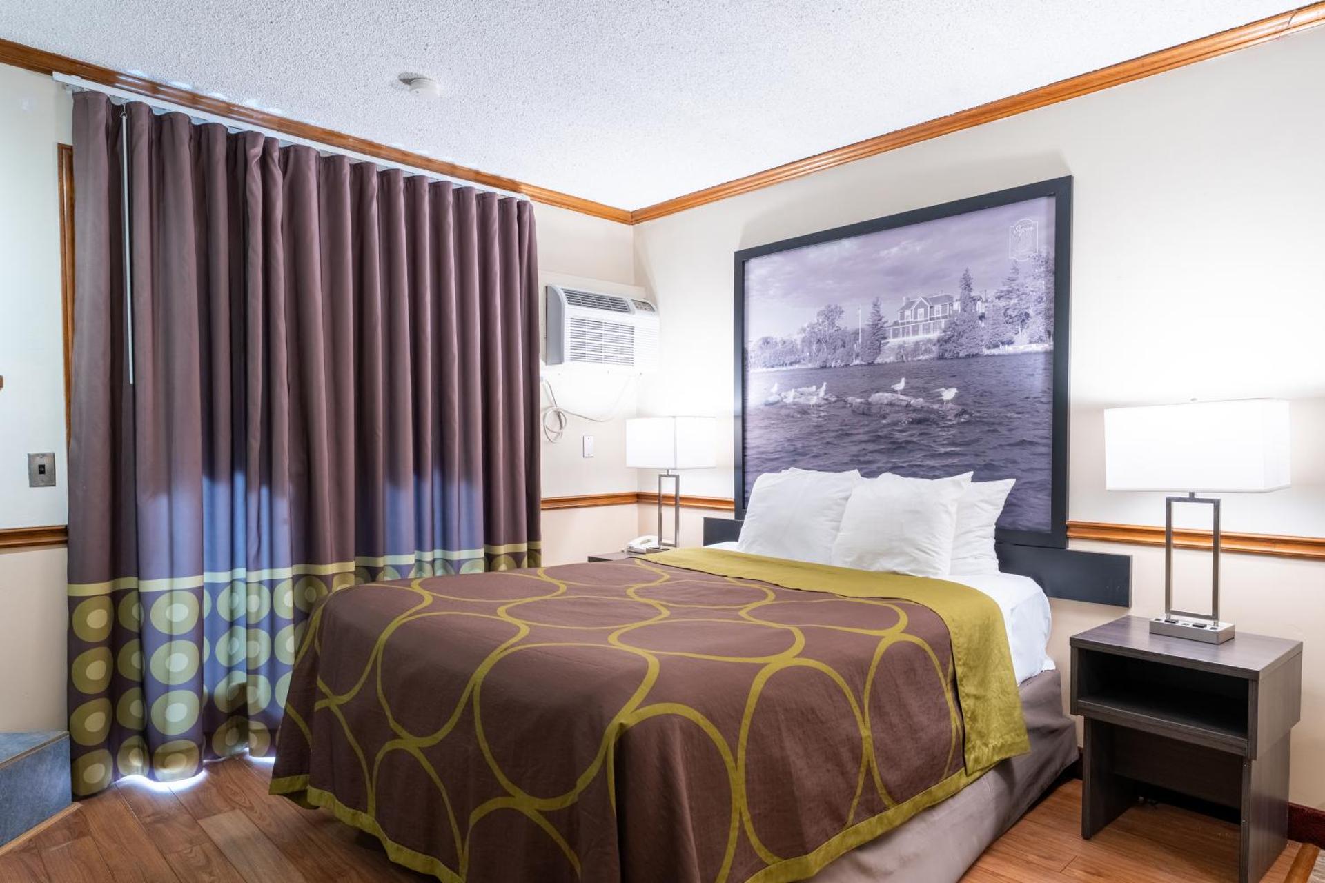 Queen Suite - Non-Smoking