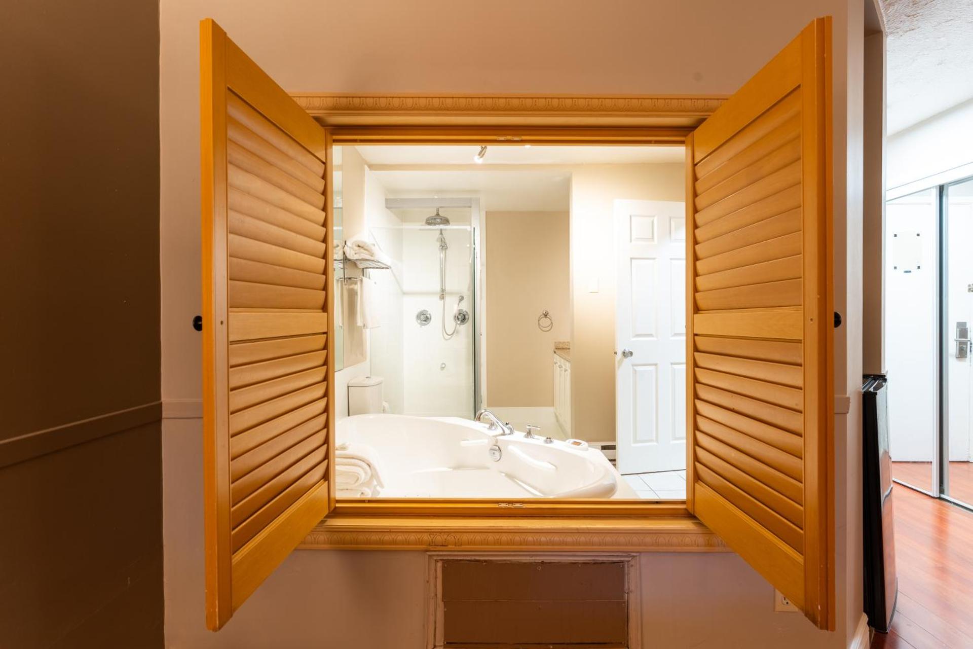 Executive King Suite - Non-Smoking