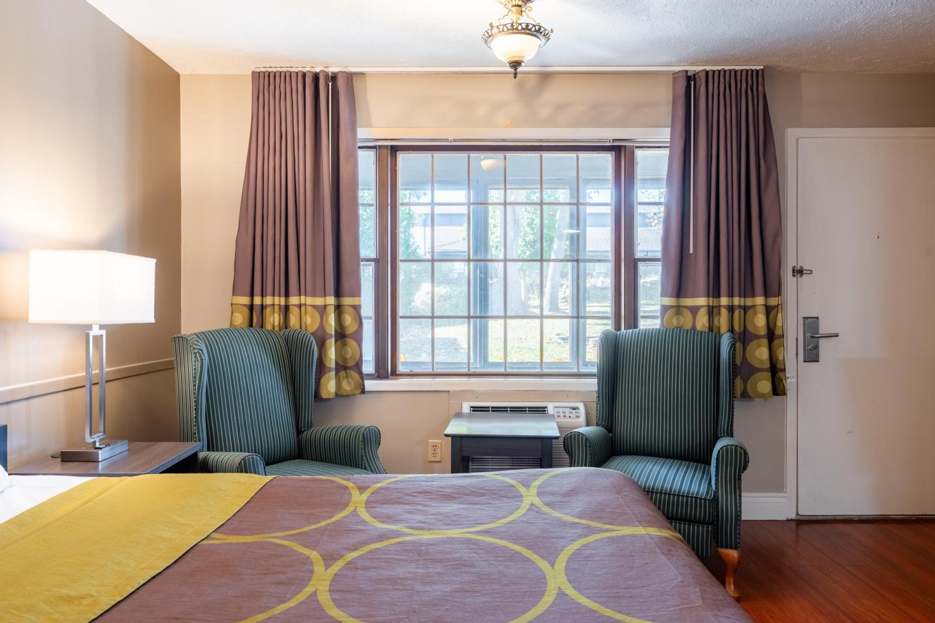 Executive King Suite - Non-Smoking