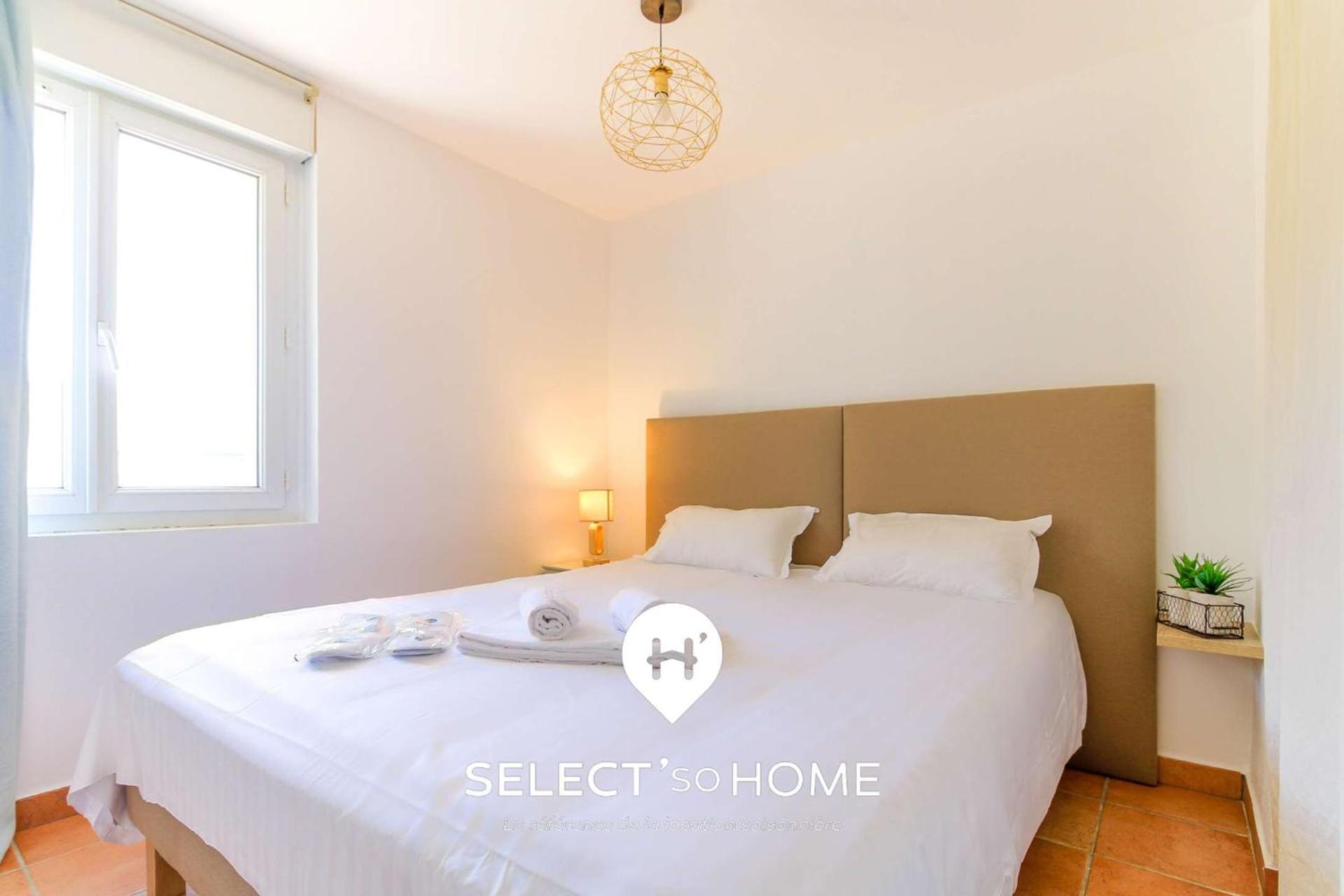 SELECT'soHOME - Magnifique T2 sur les hauteurs d'Aiguebelle avec piscine privée et vue mer !- ROCCA BELLA