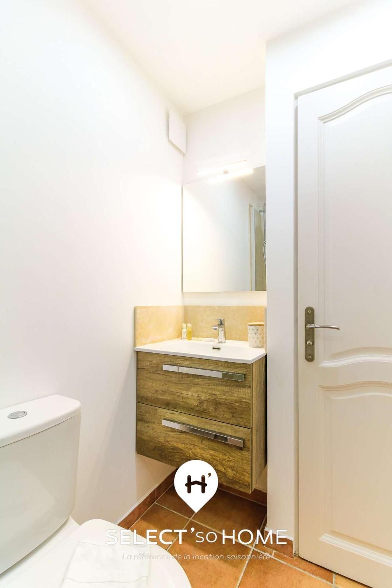 SELECT'soHOME - Magnifique T2 sur les hauteurs d'Aiguebelle avec piscine privée et vue mer !- ROCCA BELLA