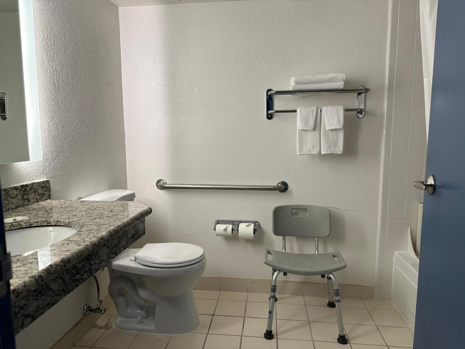 King Suite - Disability Access/Non-Smoking