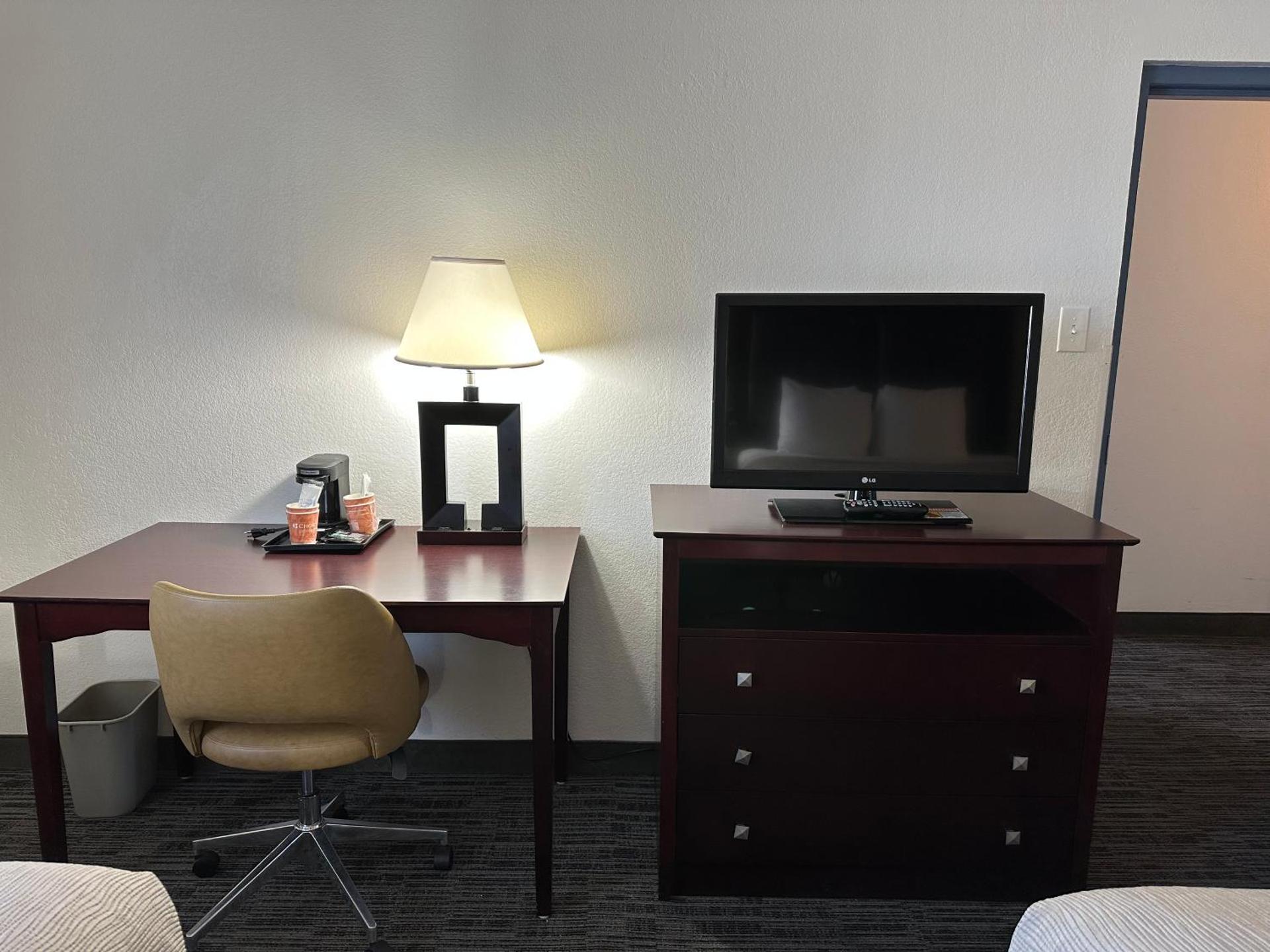 Queen Suite with Two Queen Beds - Non-Smoking