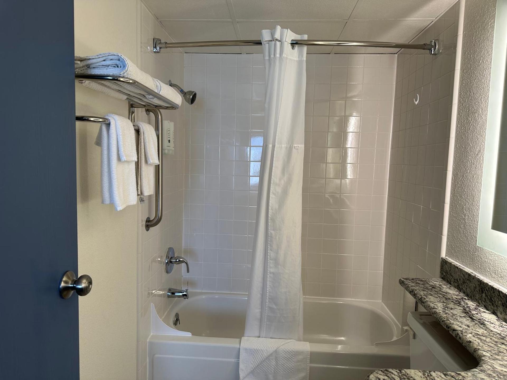 King Suite - Non-Smoking