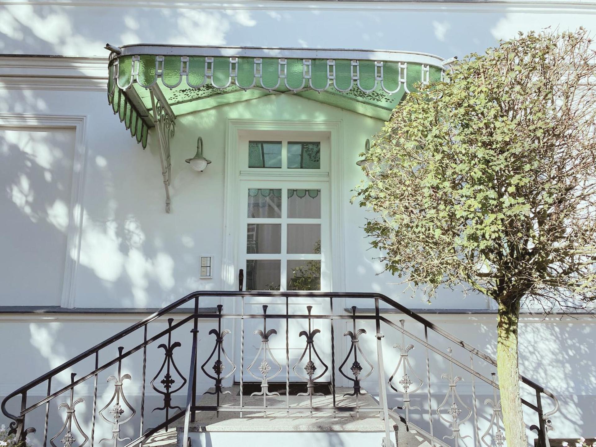 Deluxe One-Bedroom Apartment with Garden View