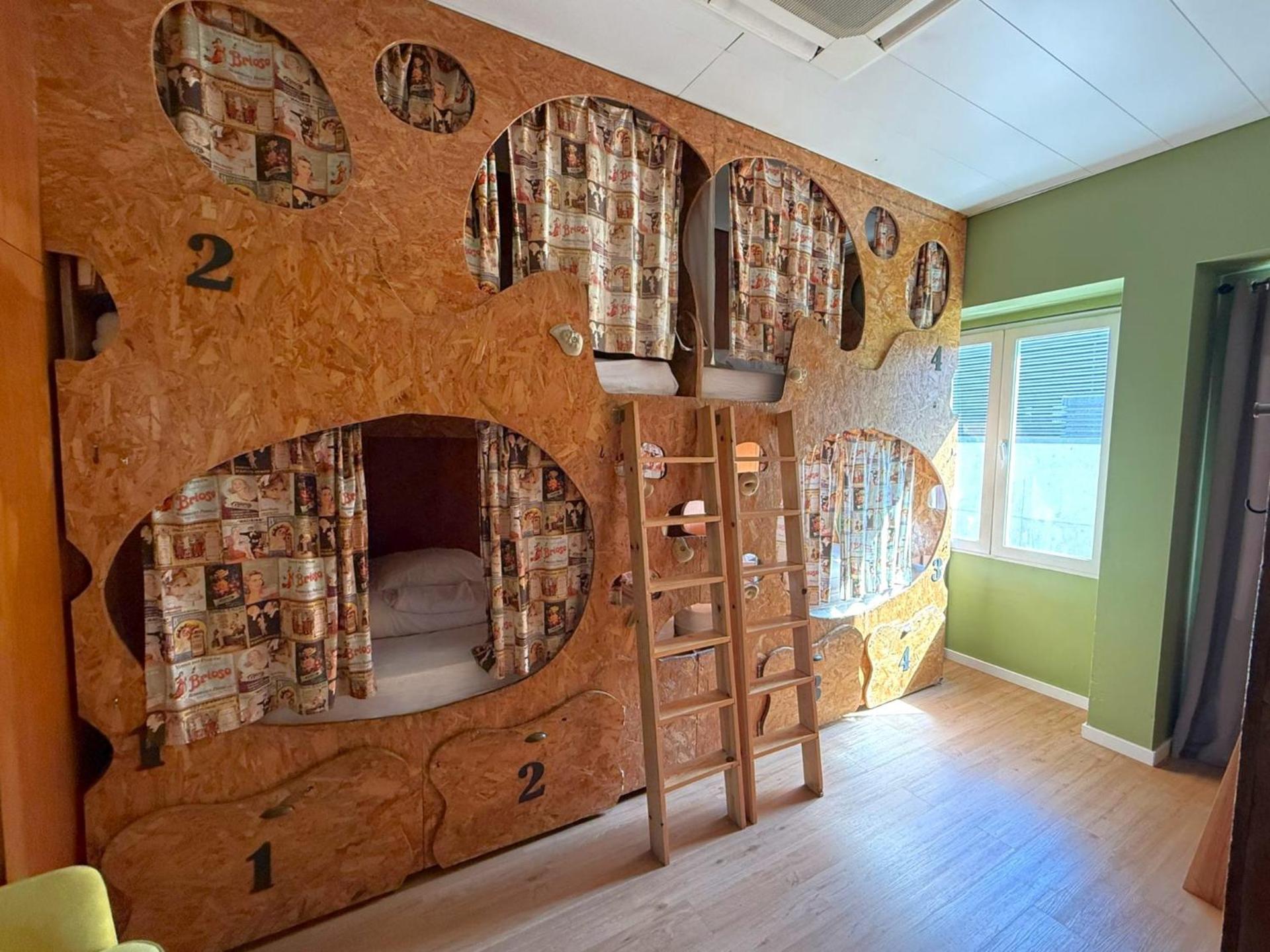 Bed in 6-Bed Female Dormitory Room with Ensuite