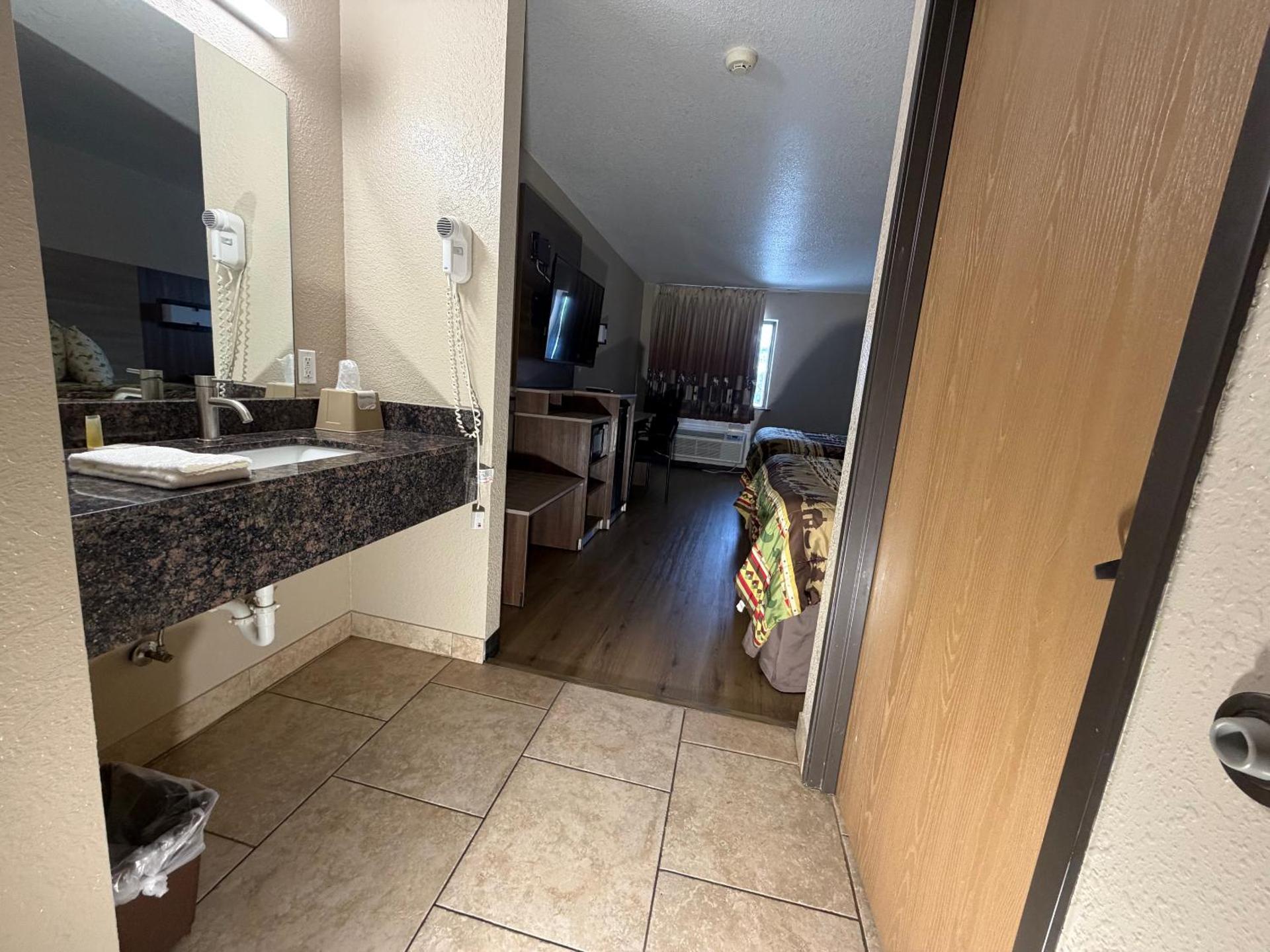 Booneslick Lodge - Neosho