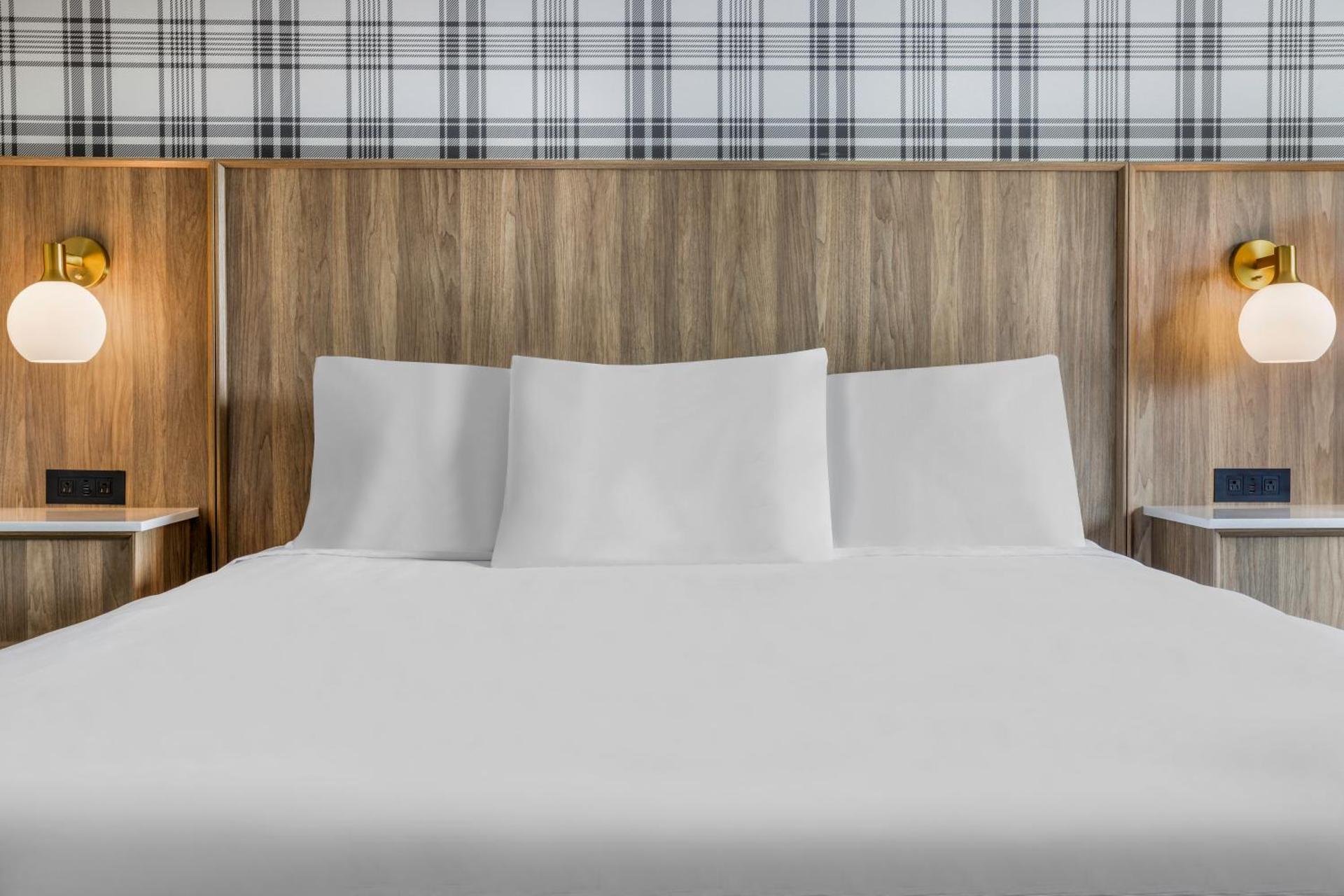 Premium King Room with Balcony - Non-Smoking