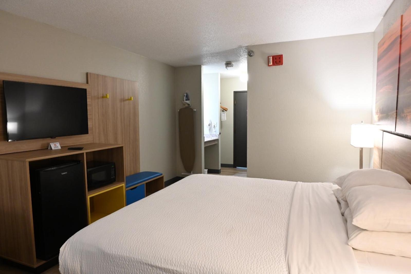 Days Inn by Wyndham Salina I-70