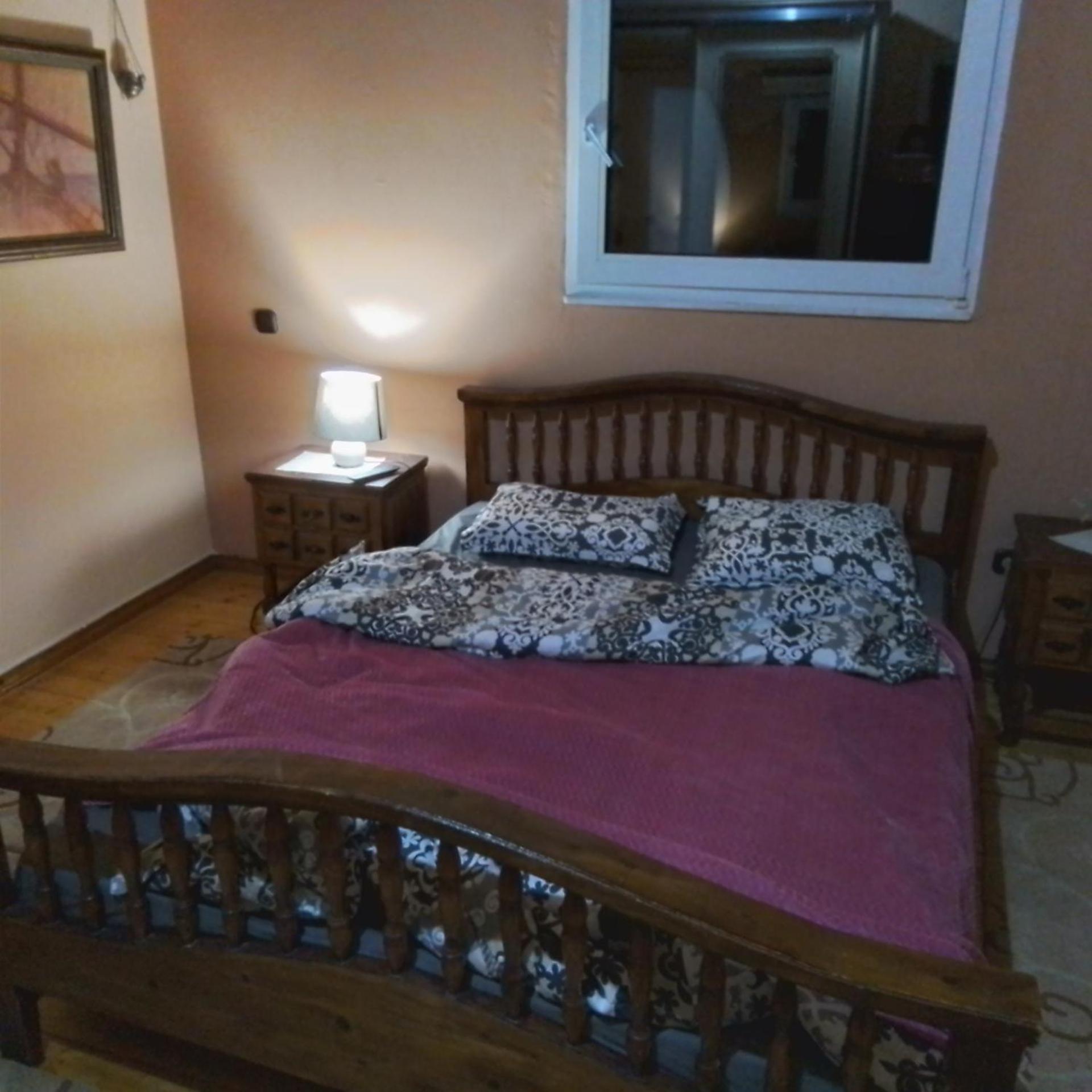 Rooms 10 min From Airport 17 min to Center direct at Metro pallini 200 meter from Train Station and 24 hours bus station to Airport