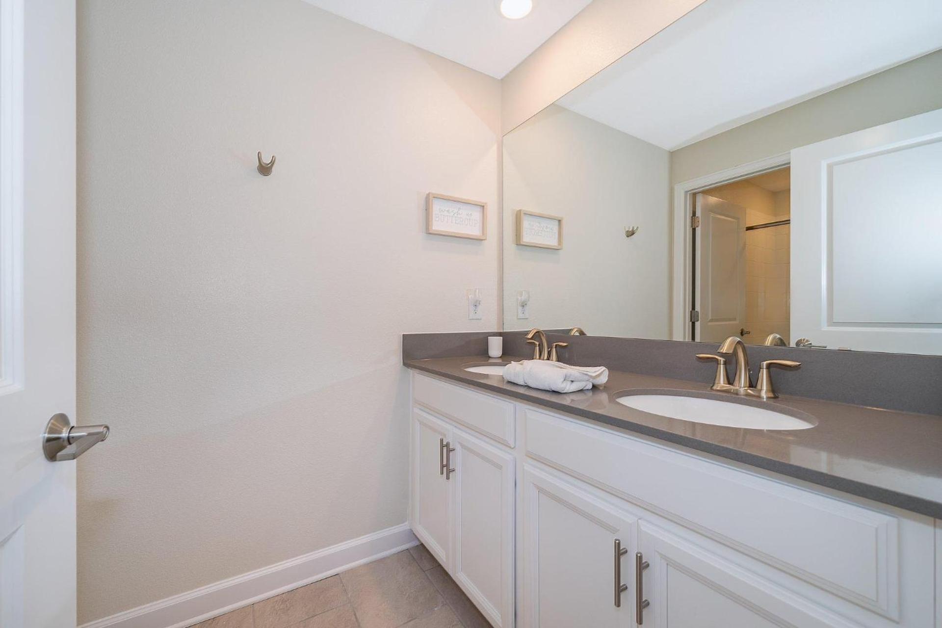 2921DH TOWNHOUSE 4 BEDROOMS & 3 BATHROOMS + POOL