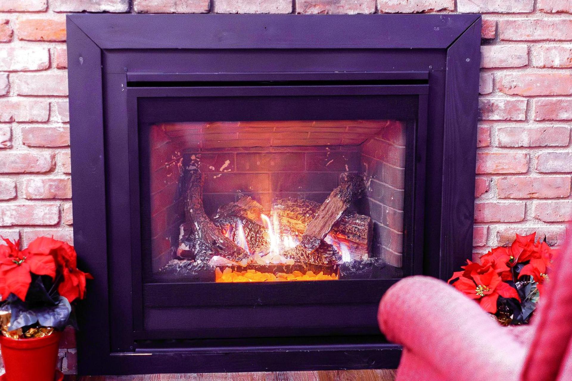 WOW!! Ultimate Pocono Retreat, Hot Tub, Game Room, Fire Pit, Near Lakes & Skiing