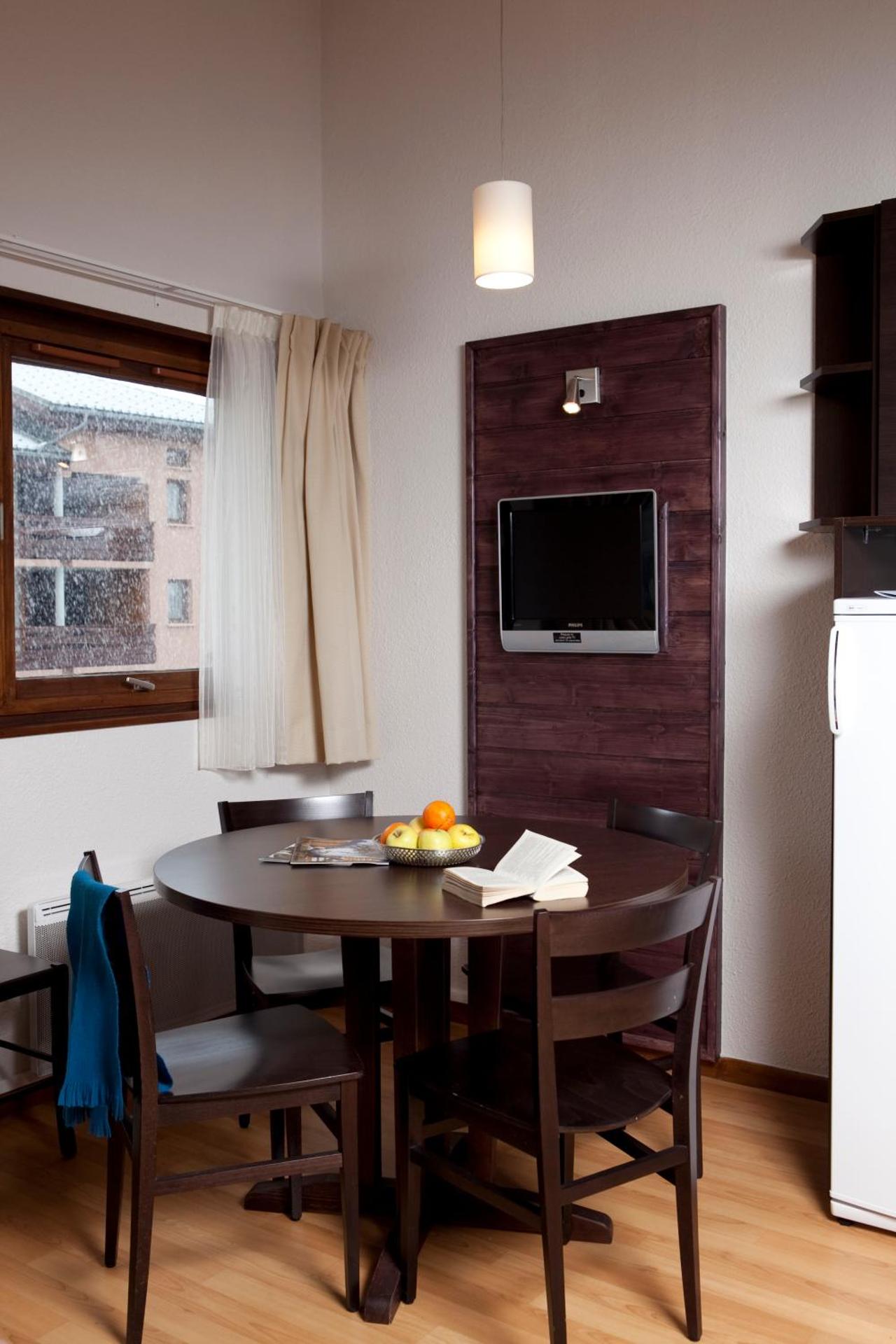 Studio 3 Adults with Balcony " LE HAUT"