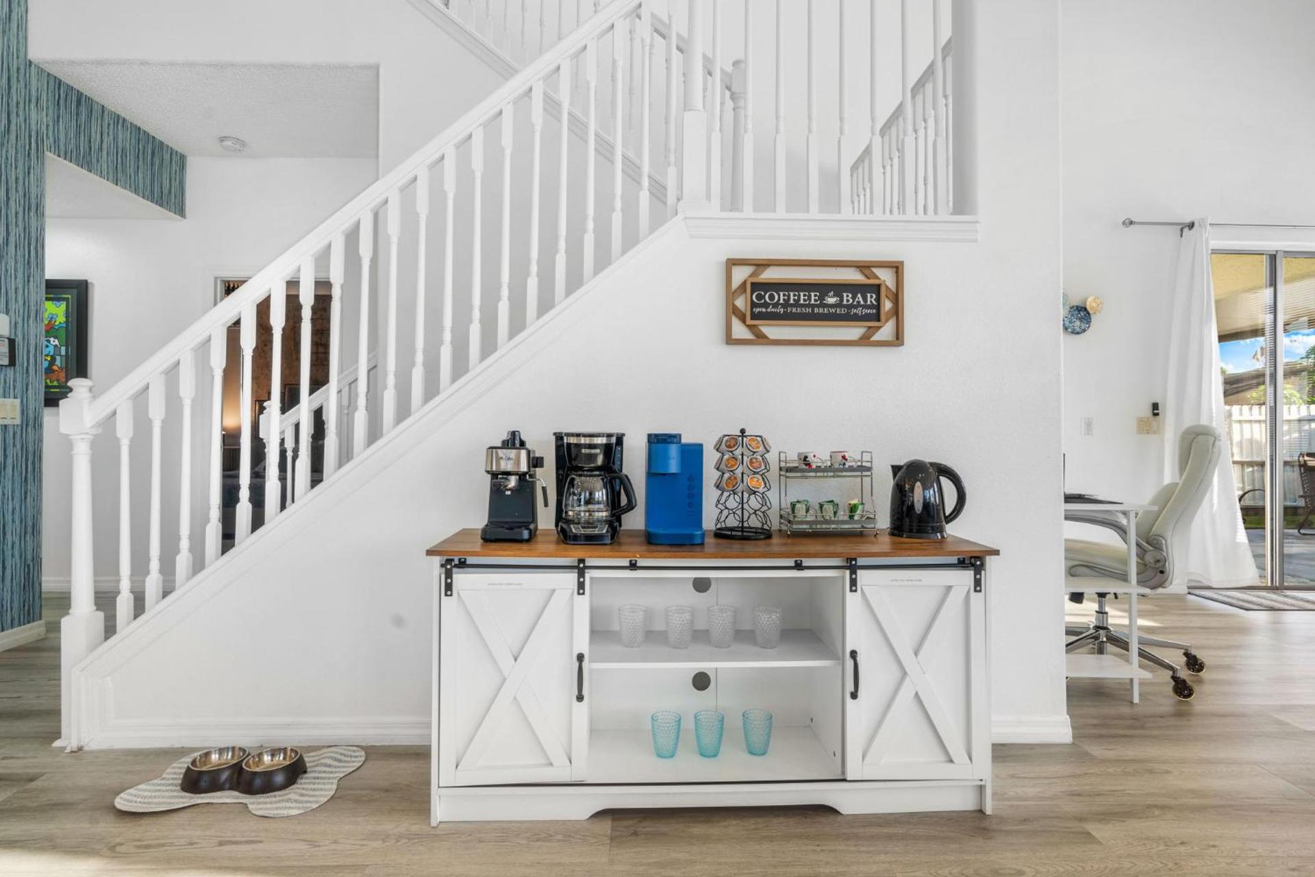 Beautiful 5BR 4 baths Themed home near Disney and Universal, Private Pool, Gameroom, baby Crib and more