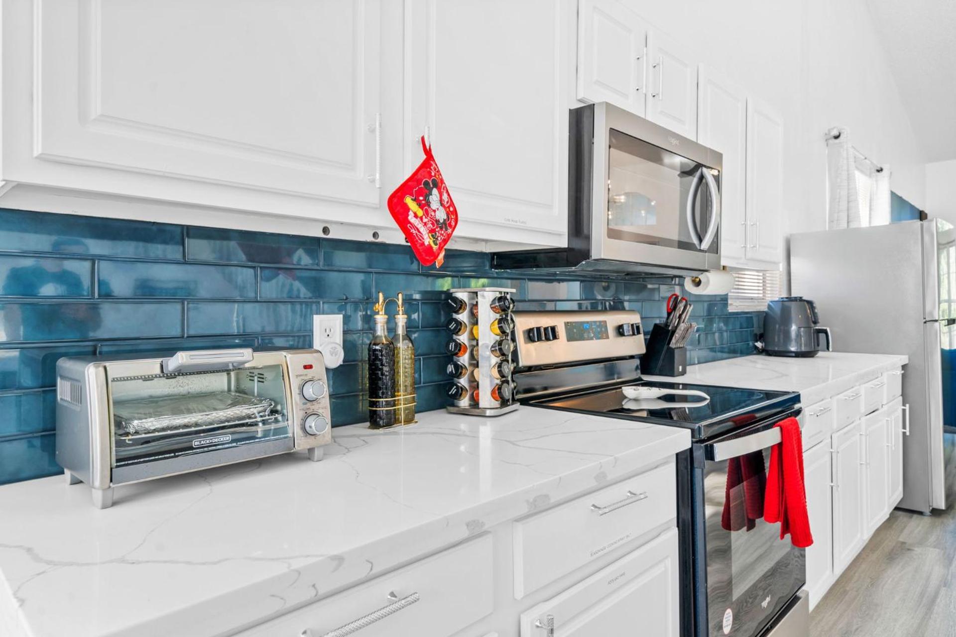 Beautiful 5BR 4 baths Themed home near Disney and Universal, Private Pool, Gameroom, baby Crib and more