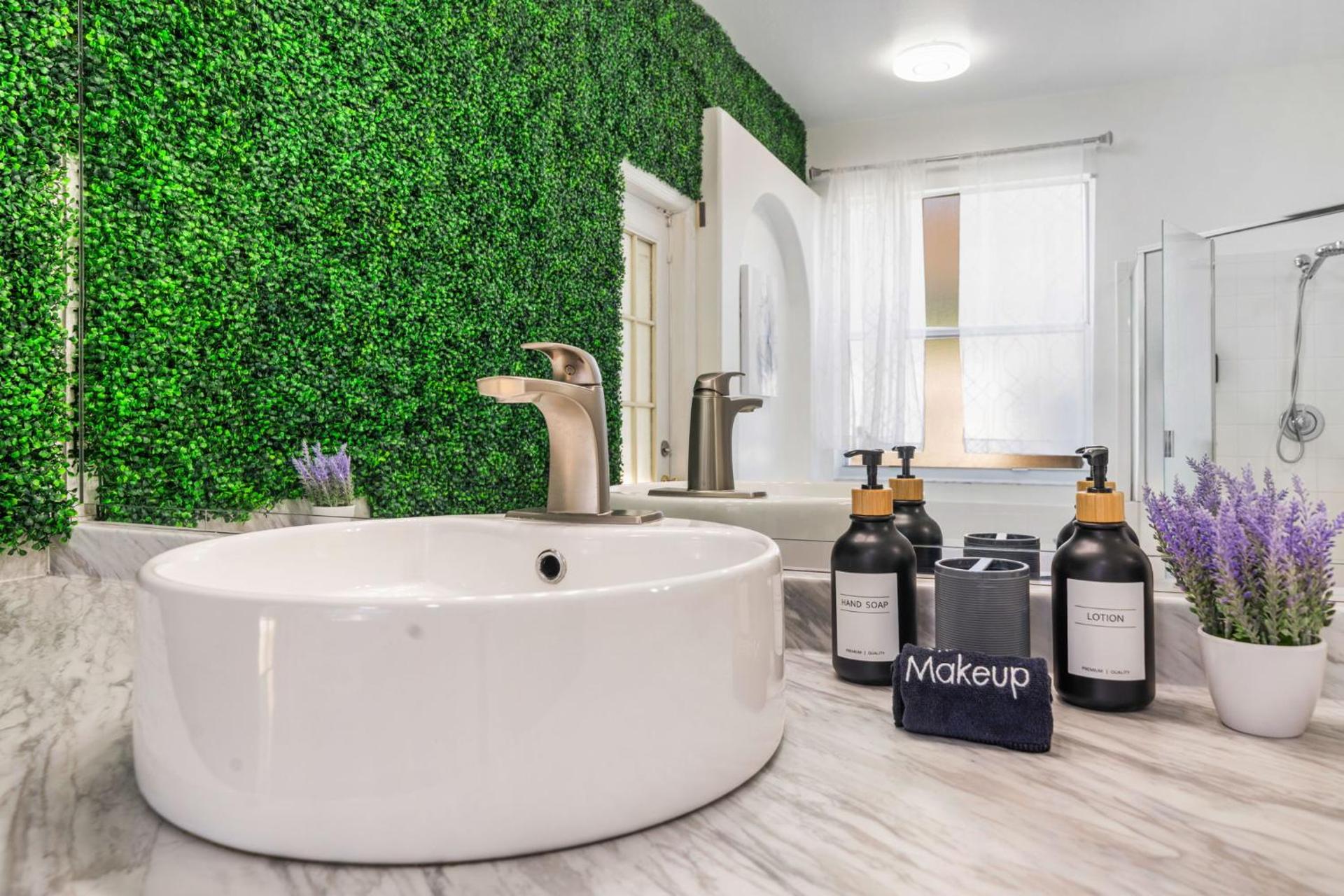 Beautiful 5BR 4 baths Themed home near Disney and Universal, Private Pool, Gameroom, baby Crib and more