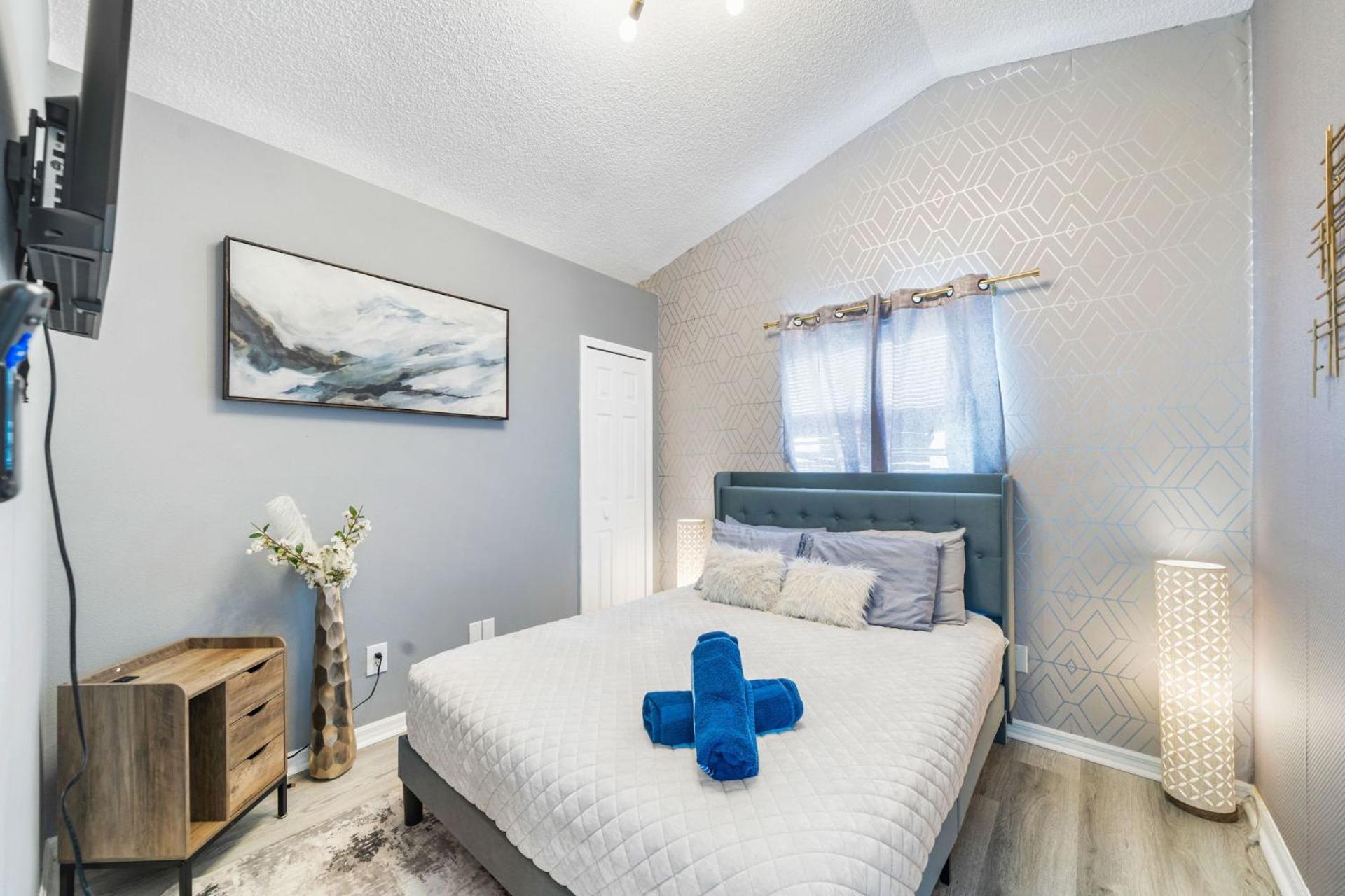 Beautiful 5BR 4 baths Themed home near Disney and Universal, Private Pool, Gameroom, baby Crib and more