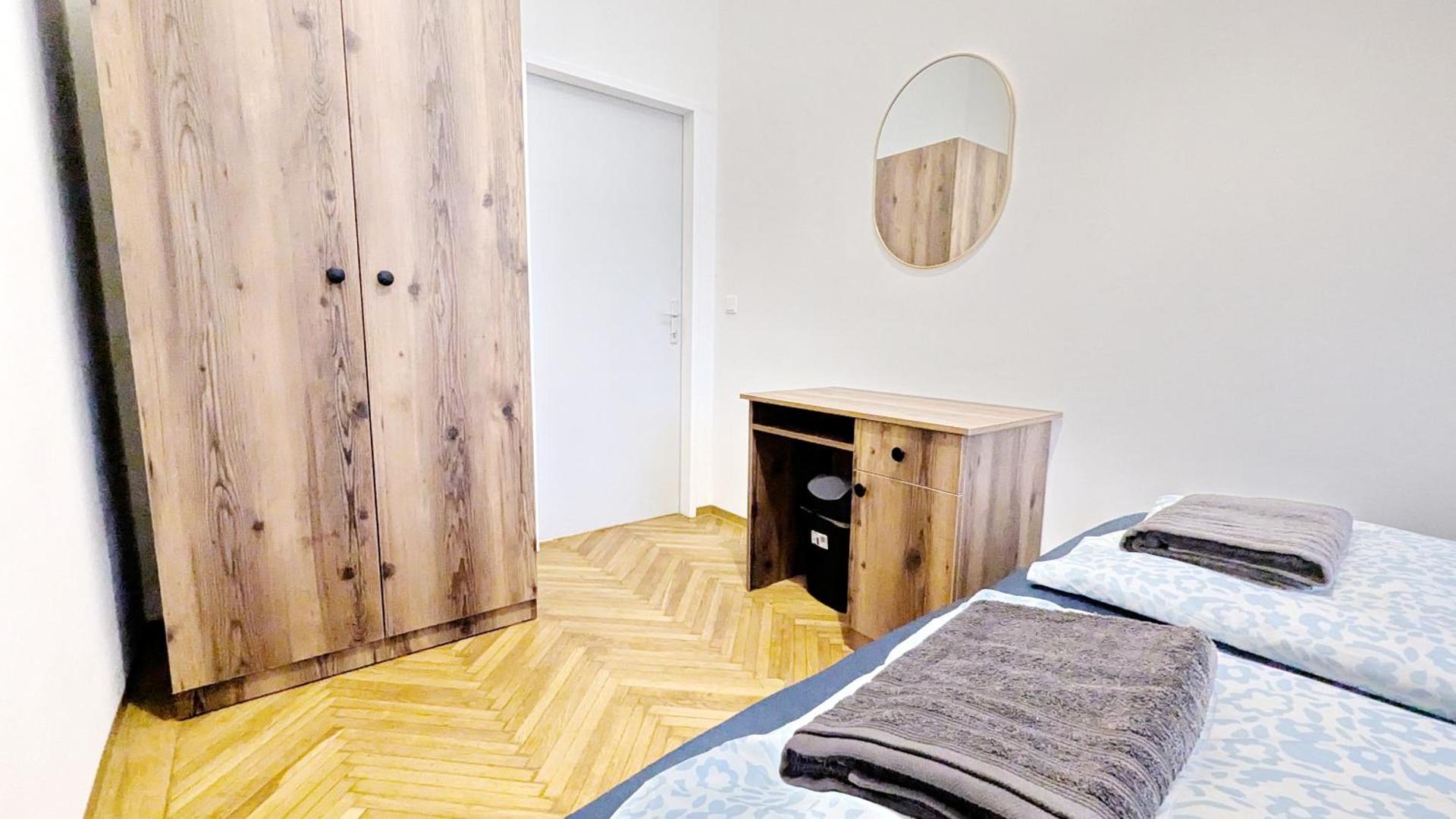 Spacious Rooms - 15 Min from Airport & City Center, 5 Min from Vienna Main-Bus Station EZ 12