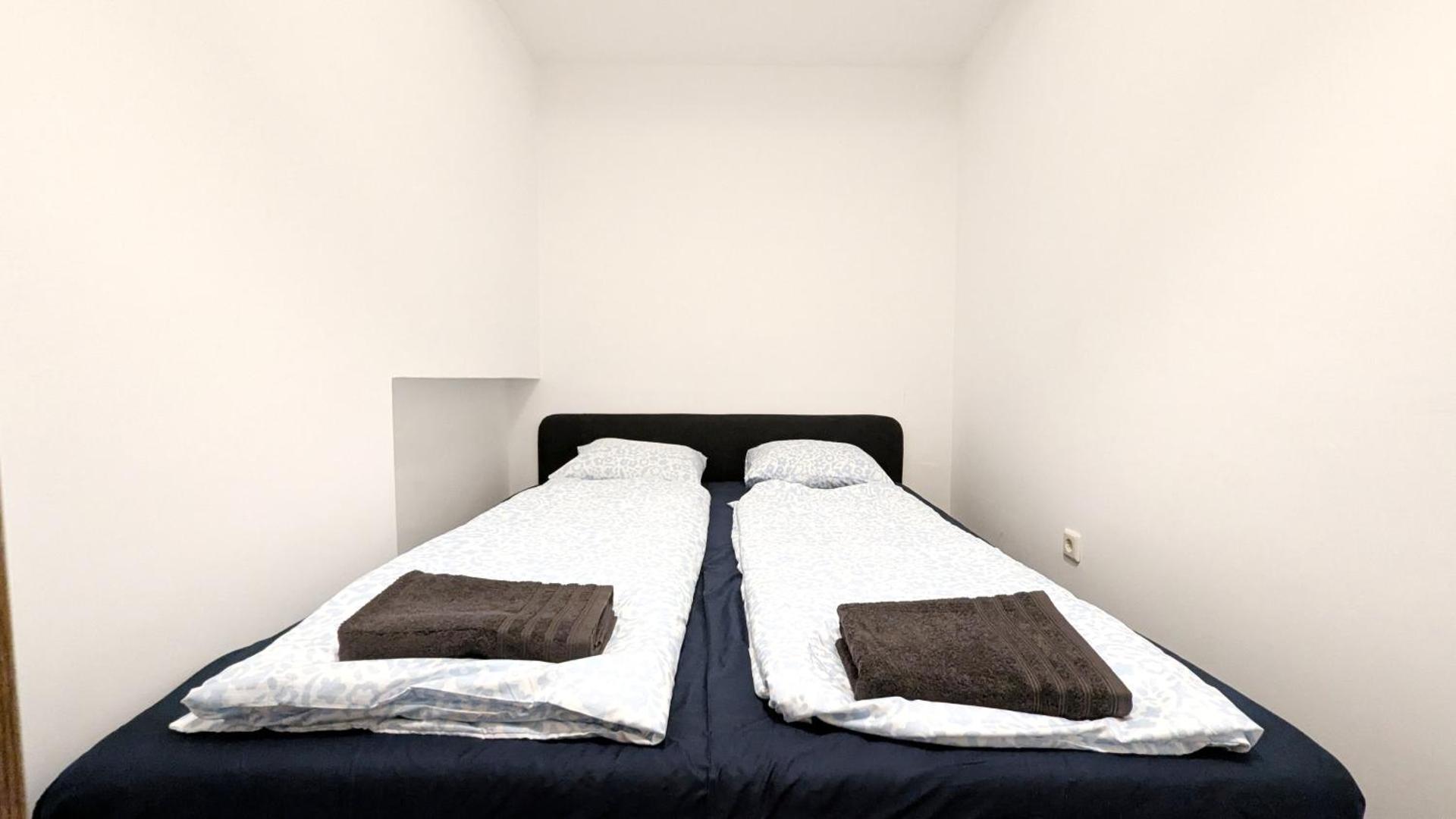 Spacious Rooms - 15 Min from Airport & City Center, 5 Min from Vienna Main-Bus Station EZ 12