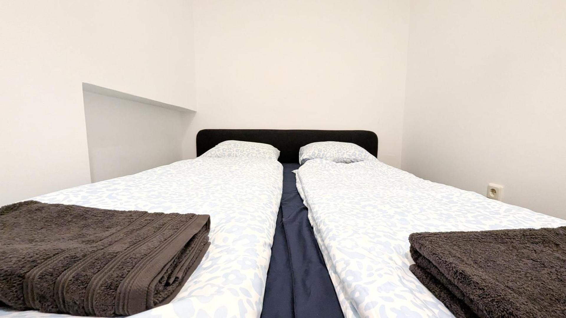 Spacious Rooms - 15 Min from Airport & City Center, 5 Min from Vienna Main-Bus Station EZ 12