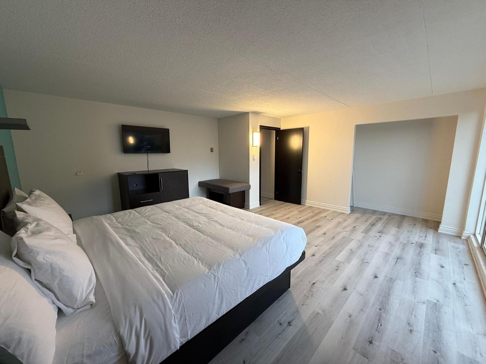 Howard Johnson by Wyndham Brampton