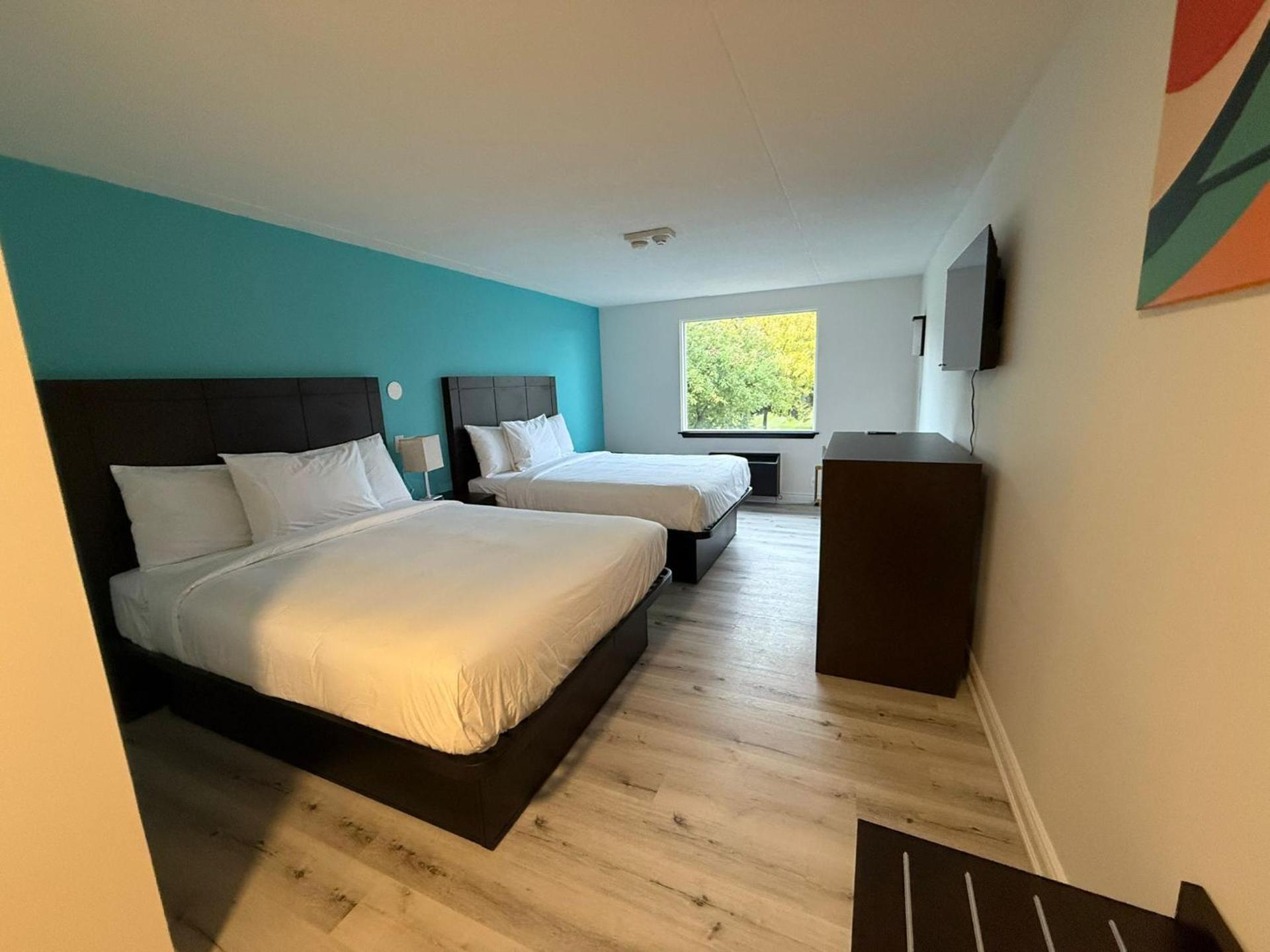 Howard Johnson by Wyndham Brampton