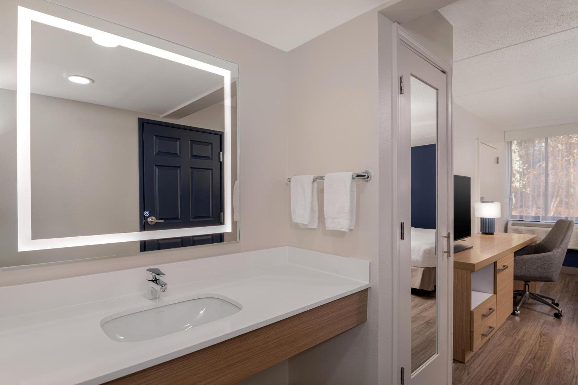 King Room with Mobility Accessible Tub