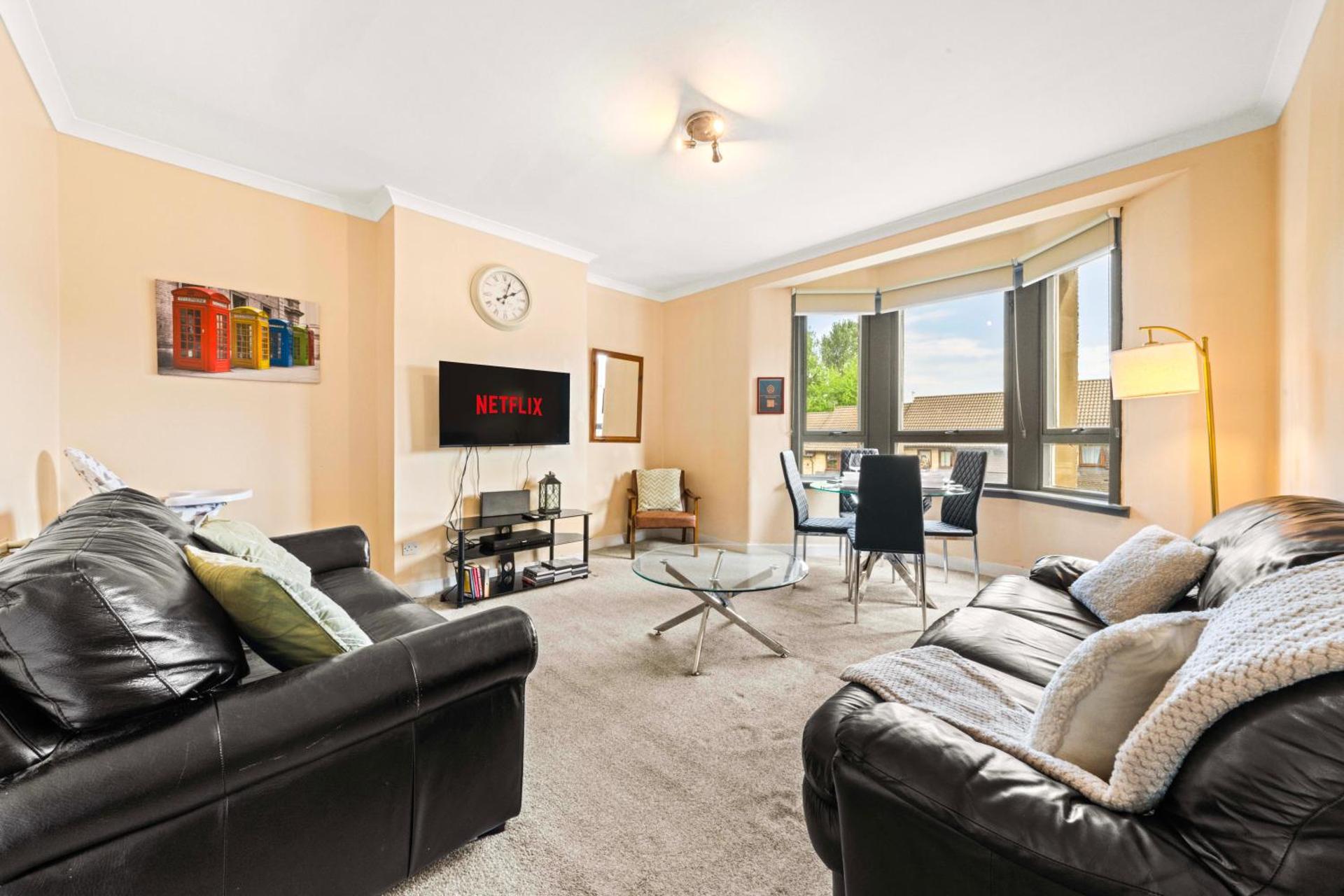 Three Bed Holiday Home in Glasgow