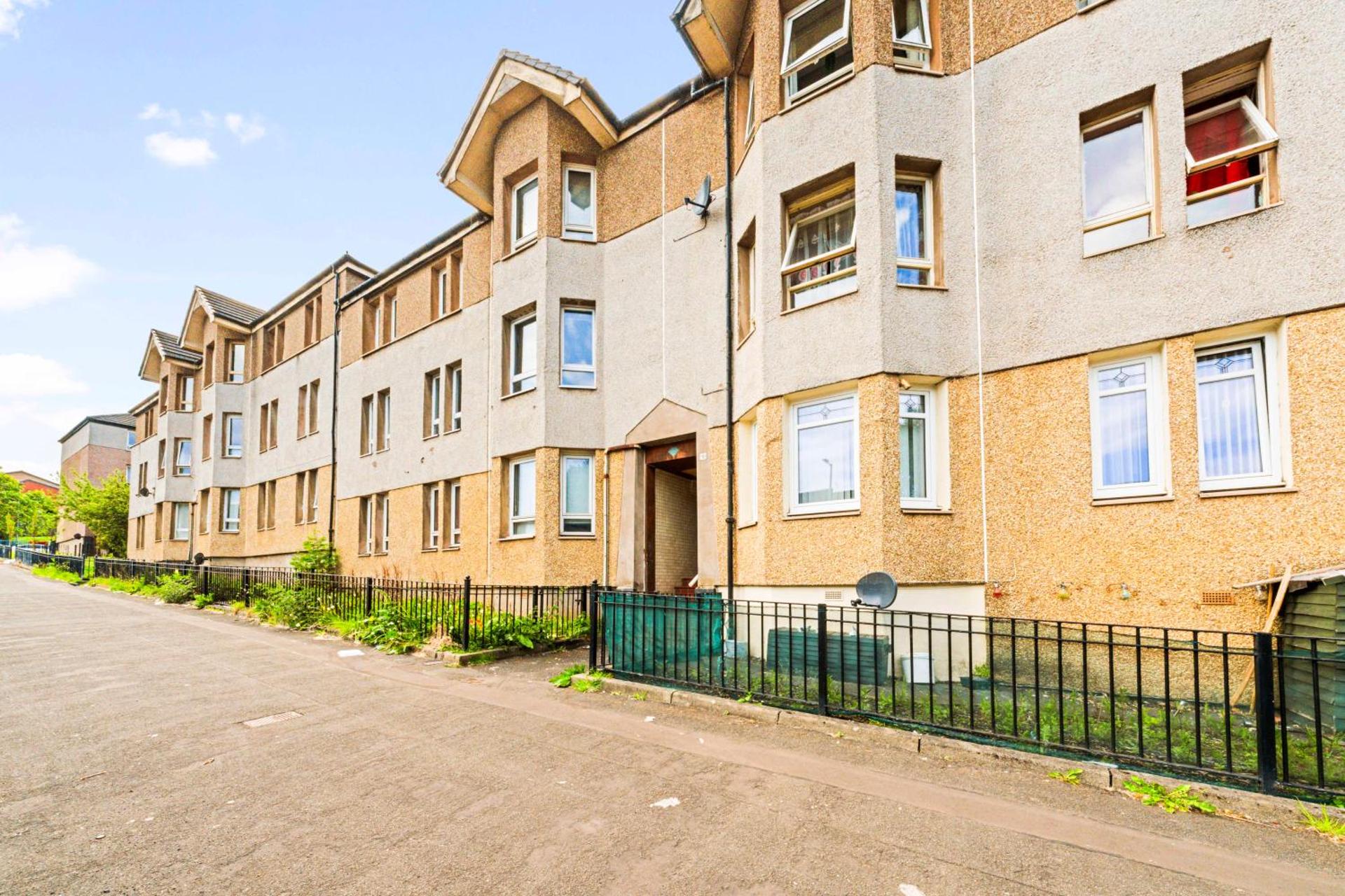 Three Bed Holiday Home in Glasgow