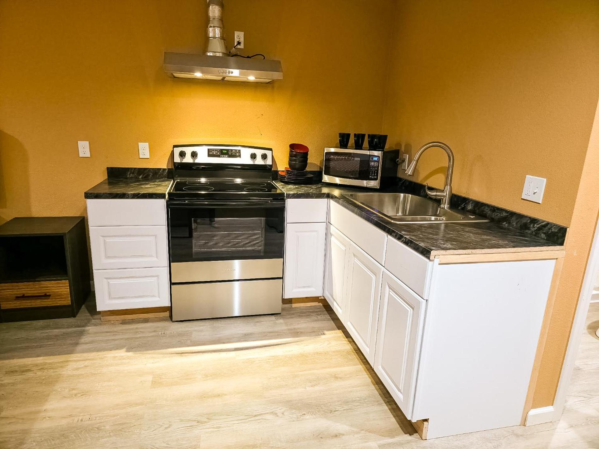 Far West Cabin-Tiny Homes Rental