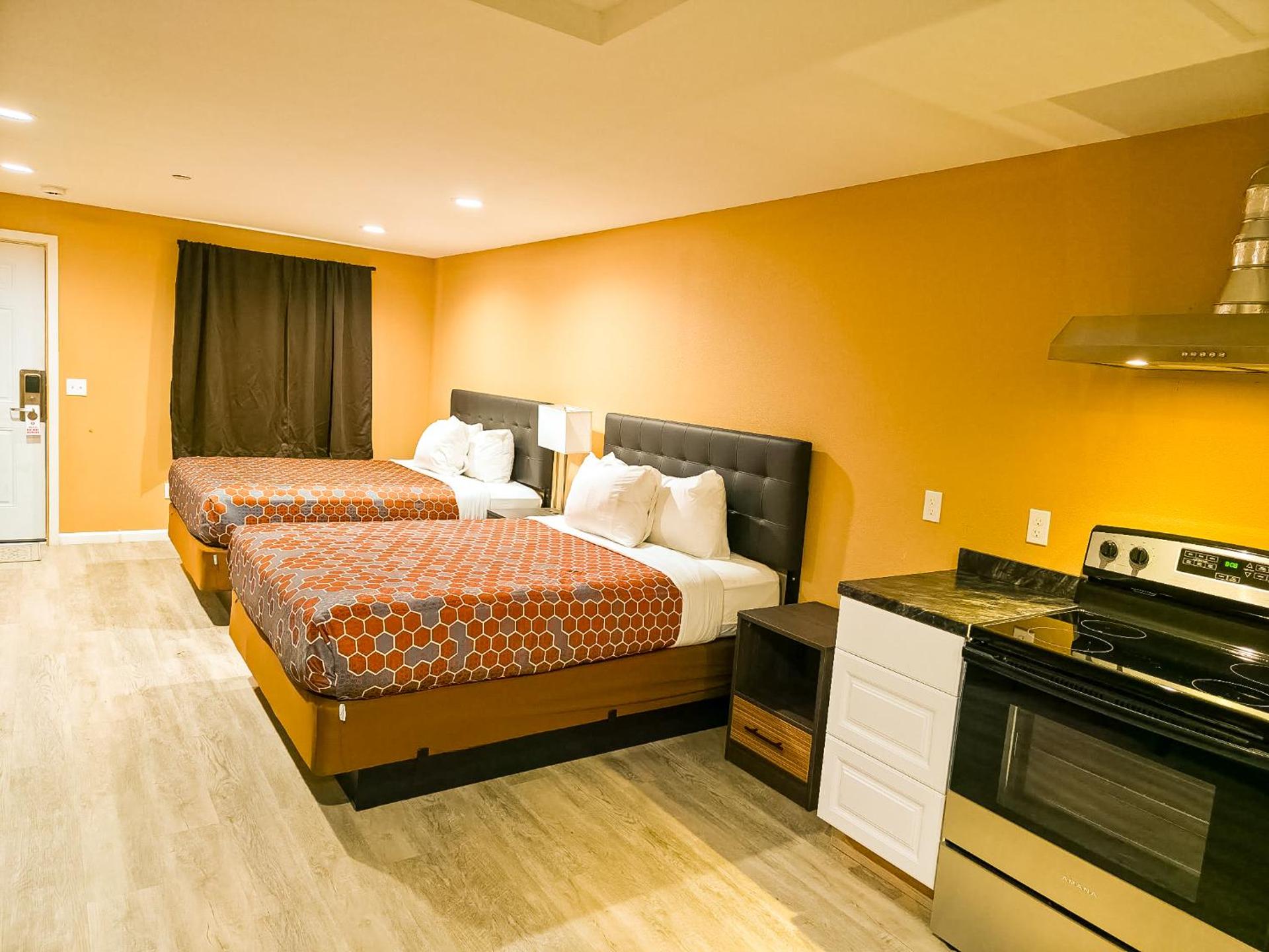 Far West Cabin-Tiny Homes Rental