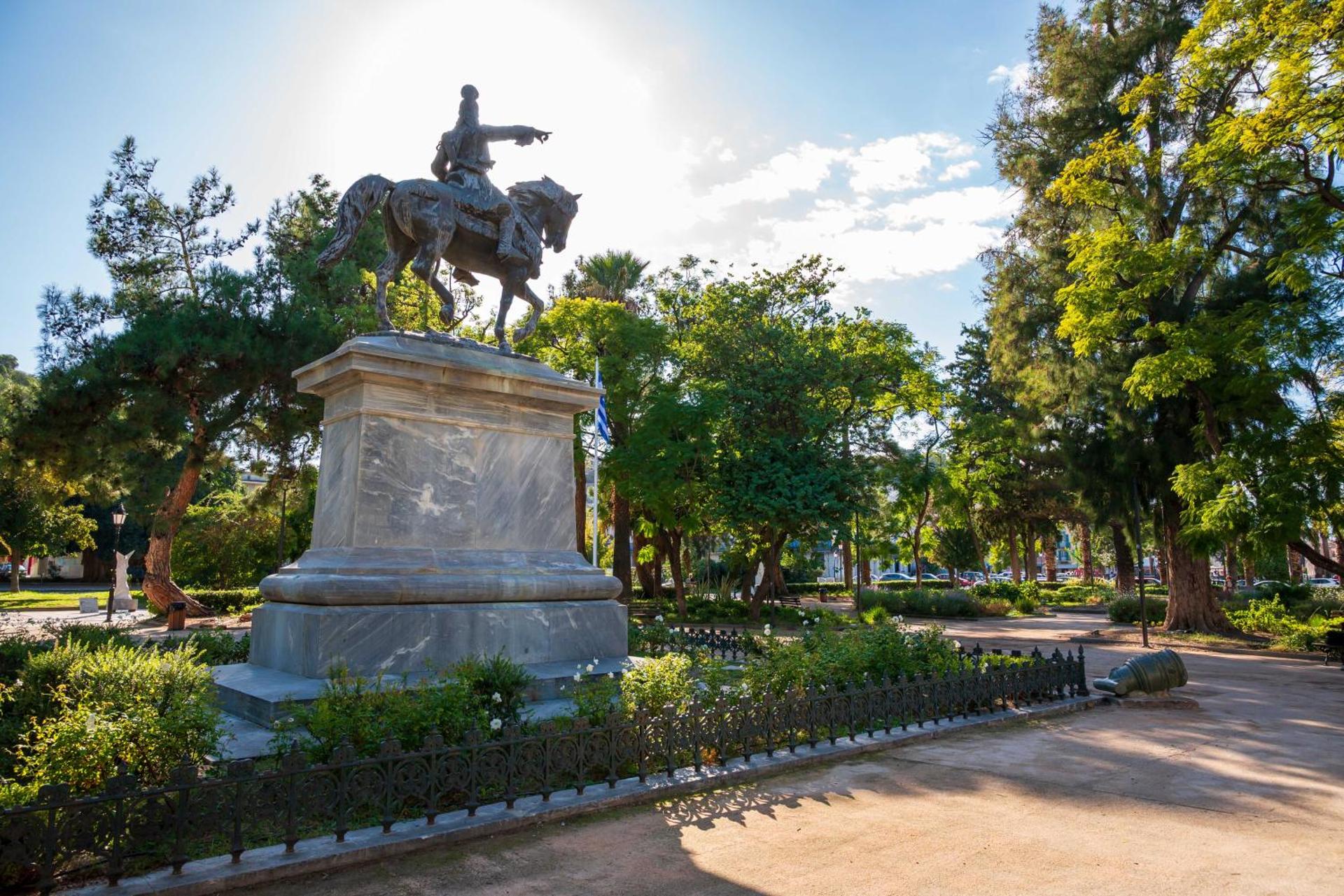 Theasis Luxury Apartment