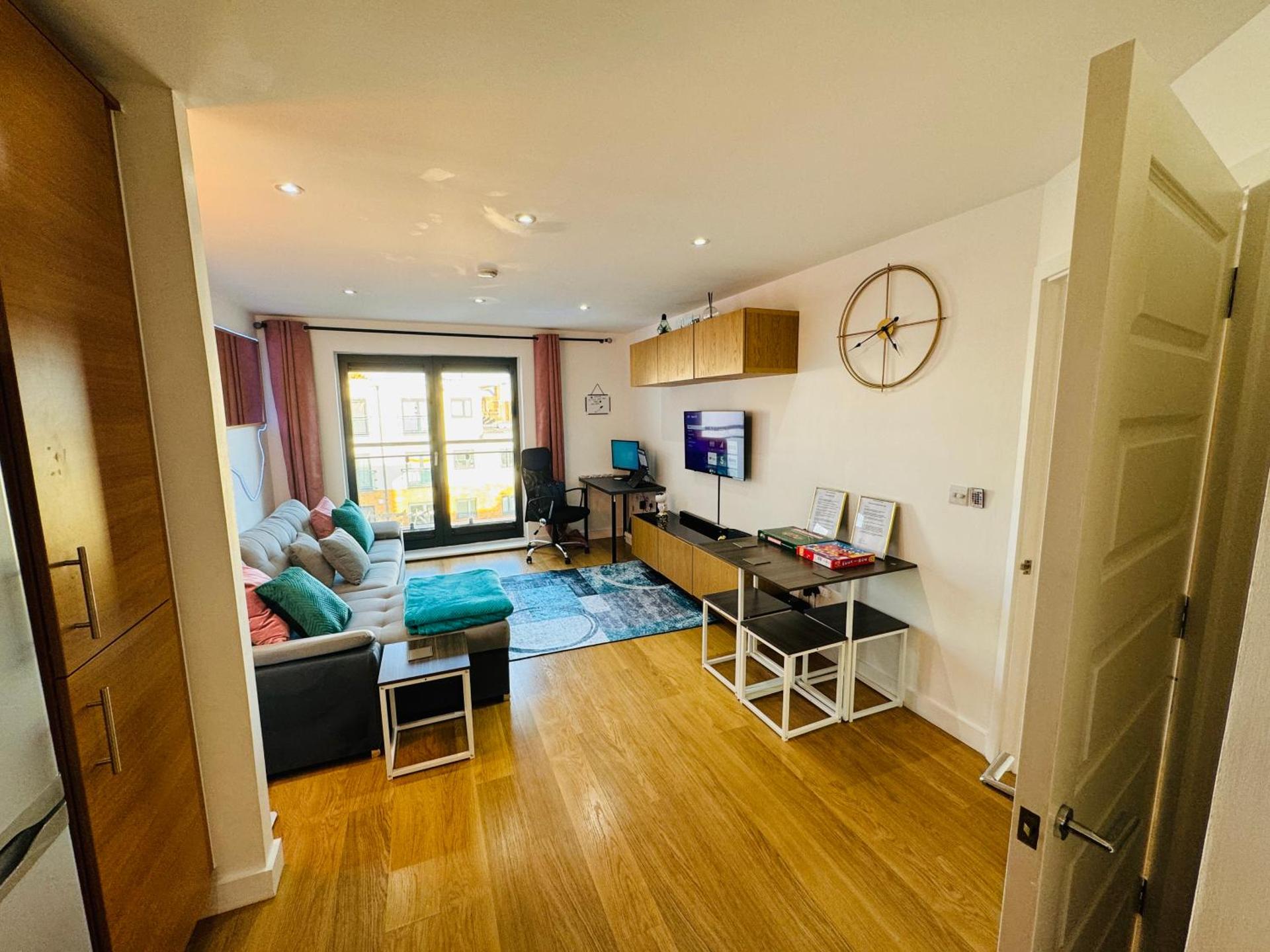 Communal lounge/ TV room