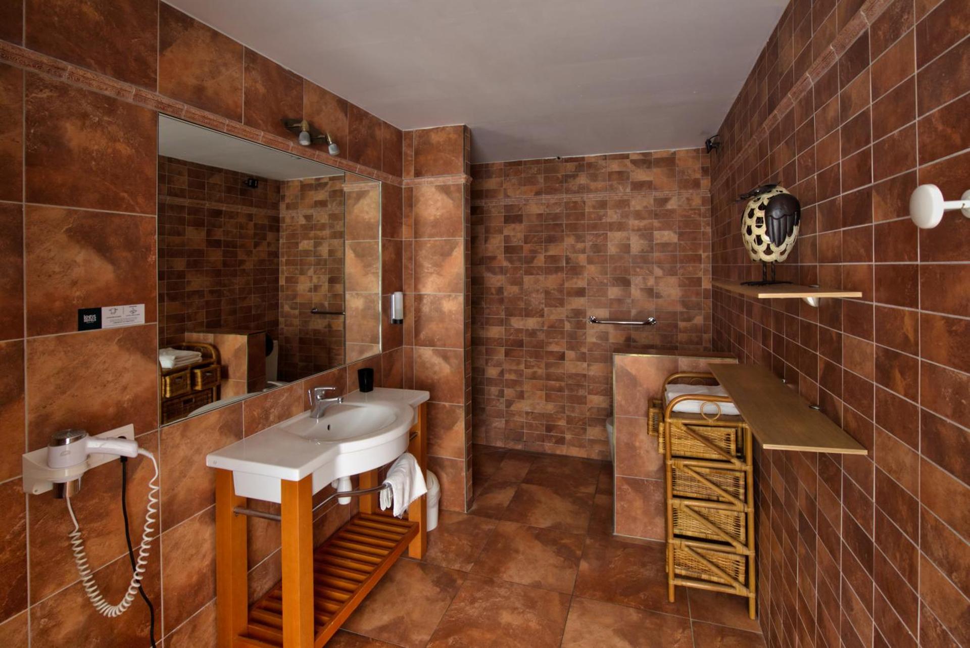 Queen Room - Disability Access