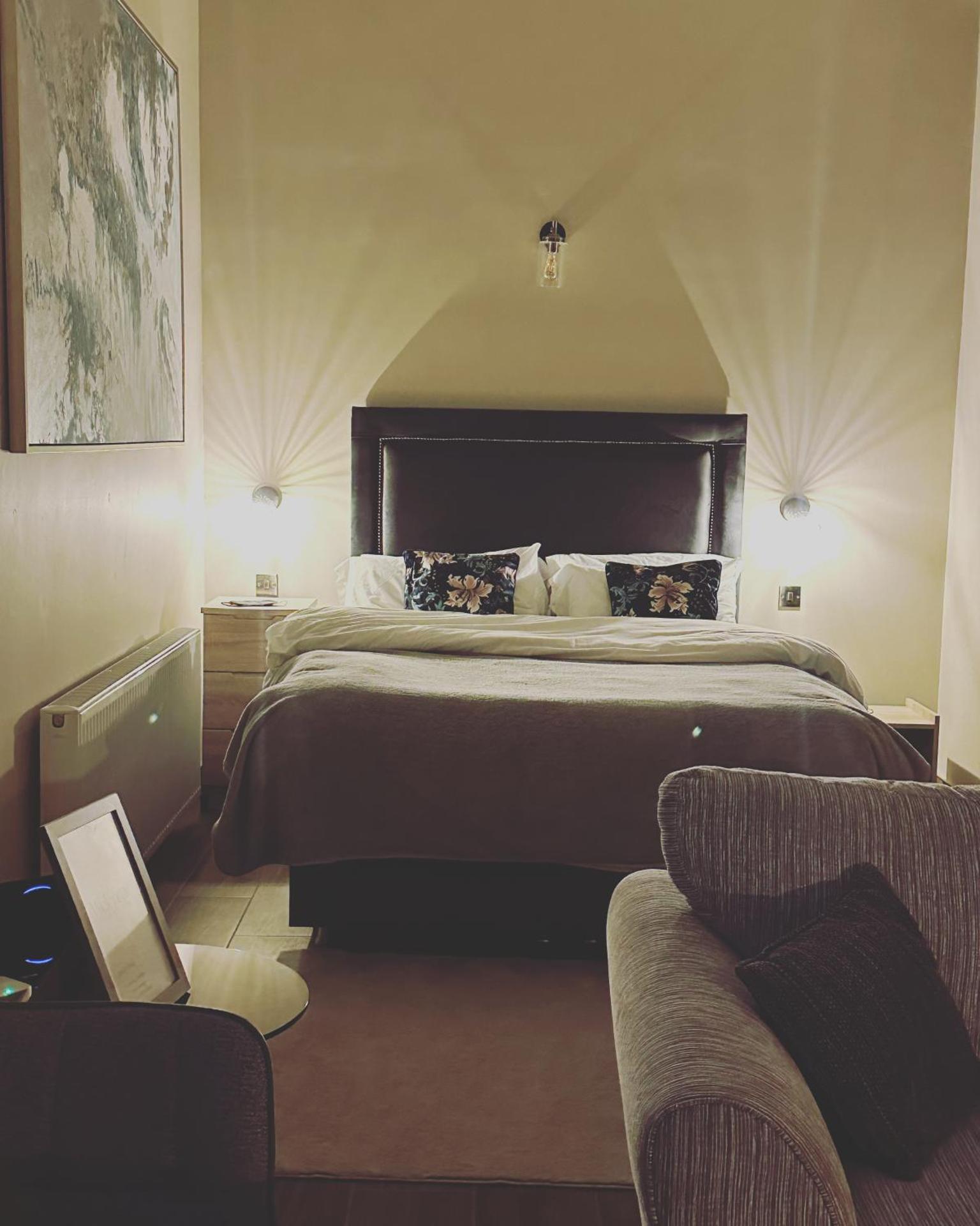 Oak field Cottages Belfast open plan studio stunning & tranquil