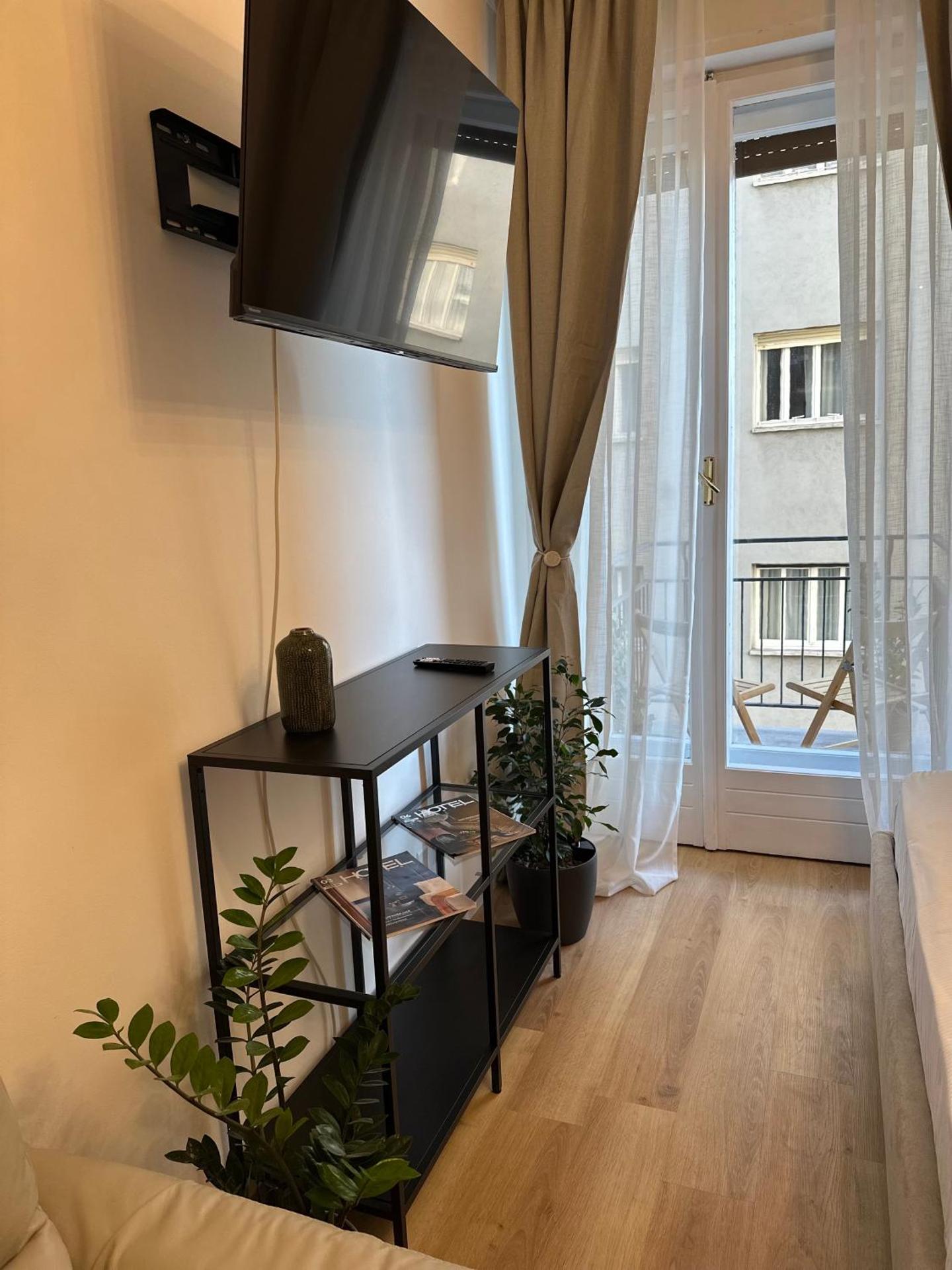 Central Piazza Ponterosso - The Green Nest