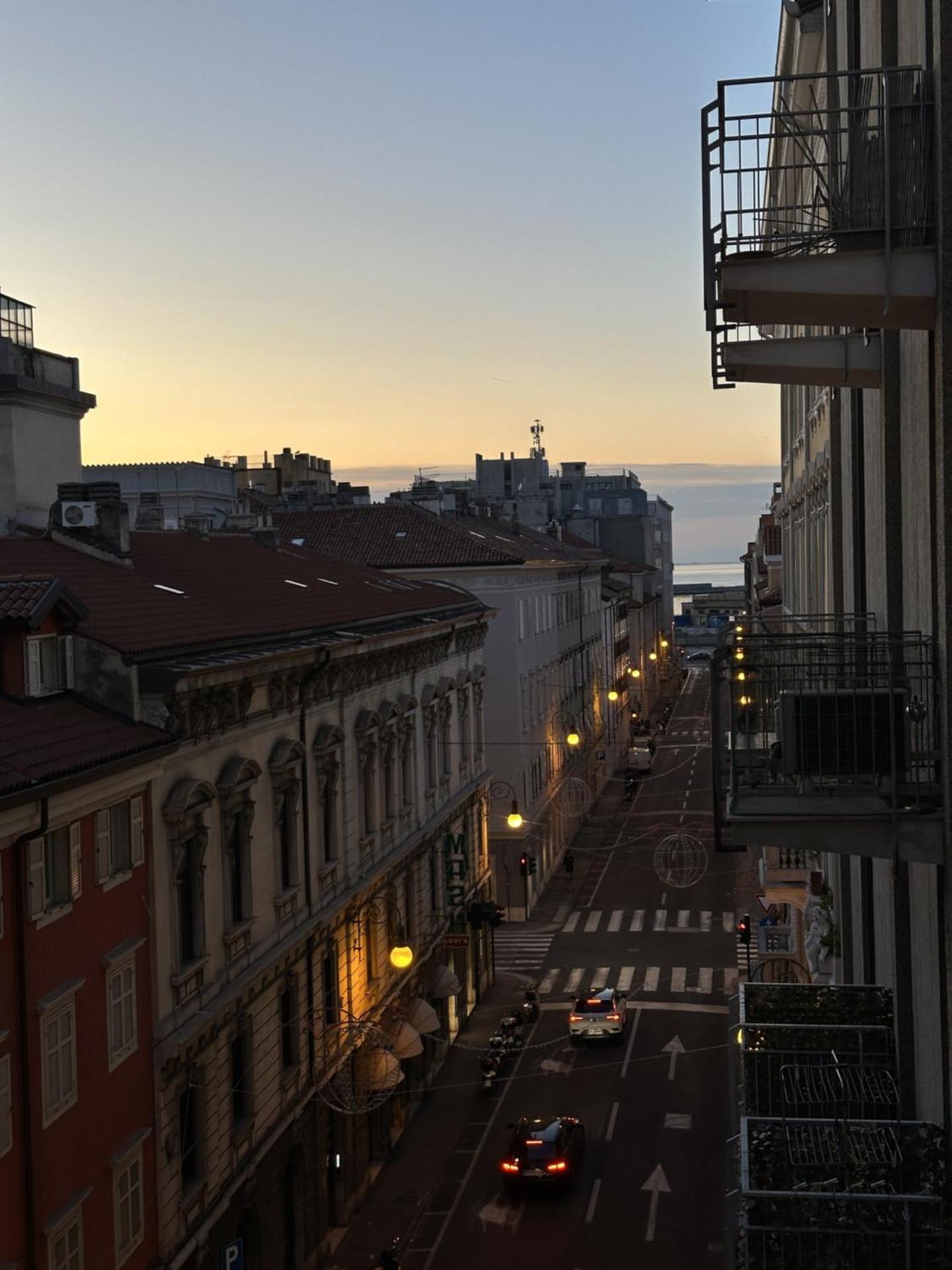 Central Piazza Ponterosso - The Green Nest