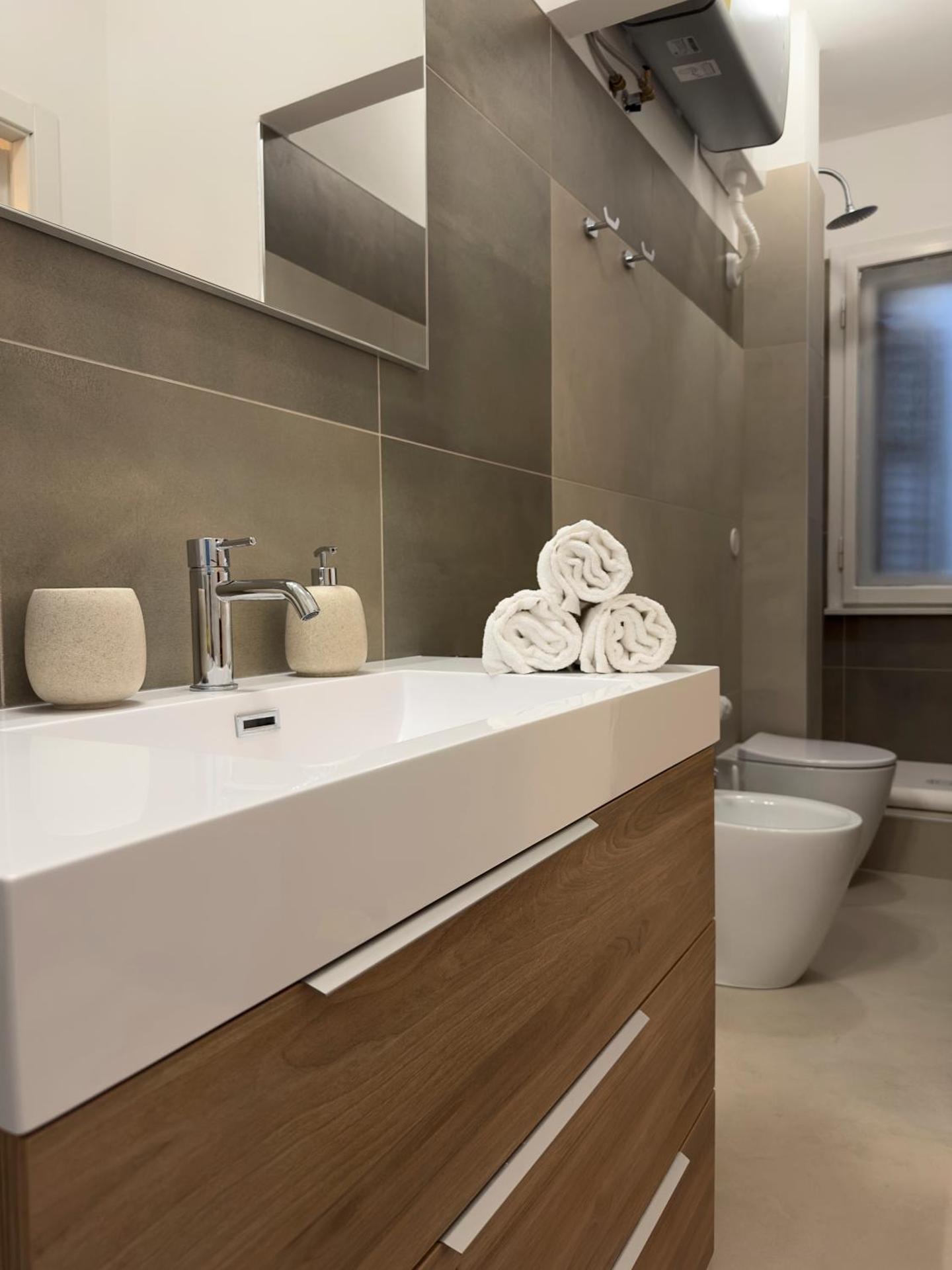 Central Piazza Ponterosso - The Green Nest