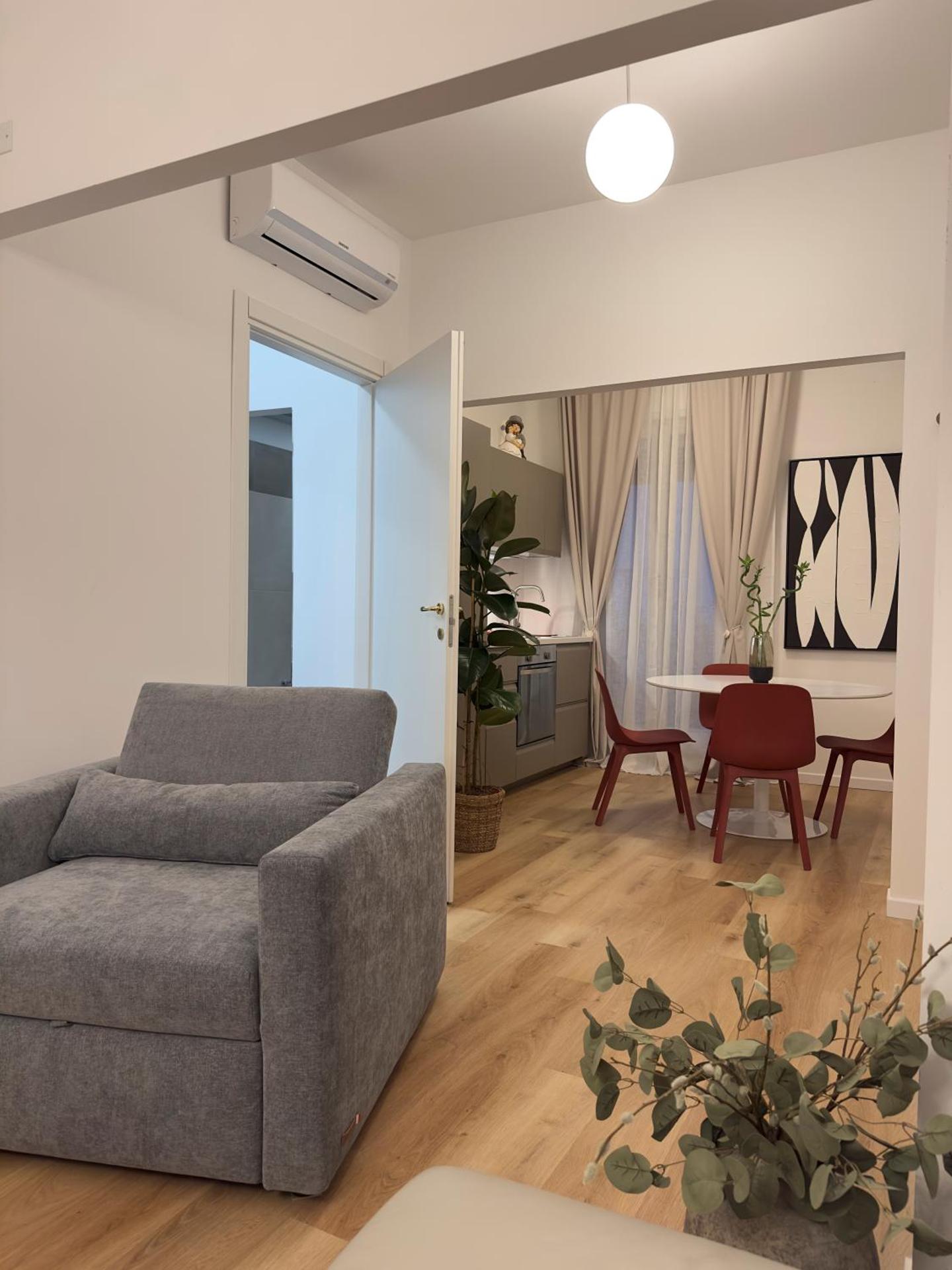 Central Piazza Ponterosso - The Green Nest