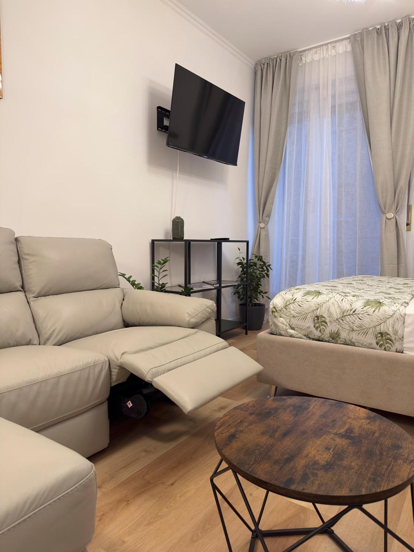 Central Piazza Ponterosso - The Green Nest