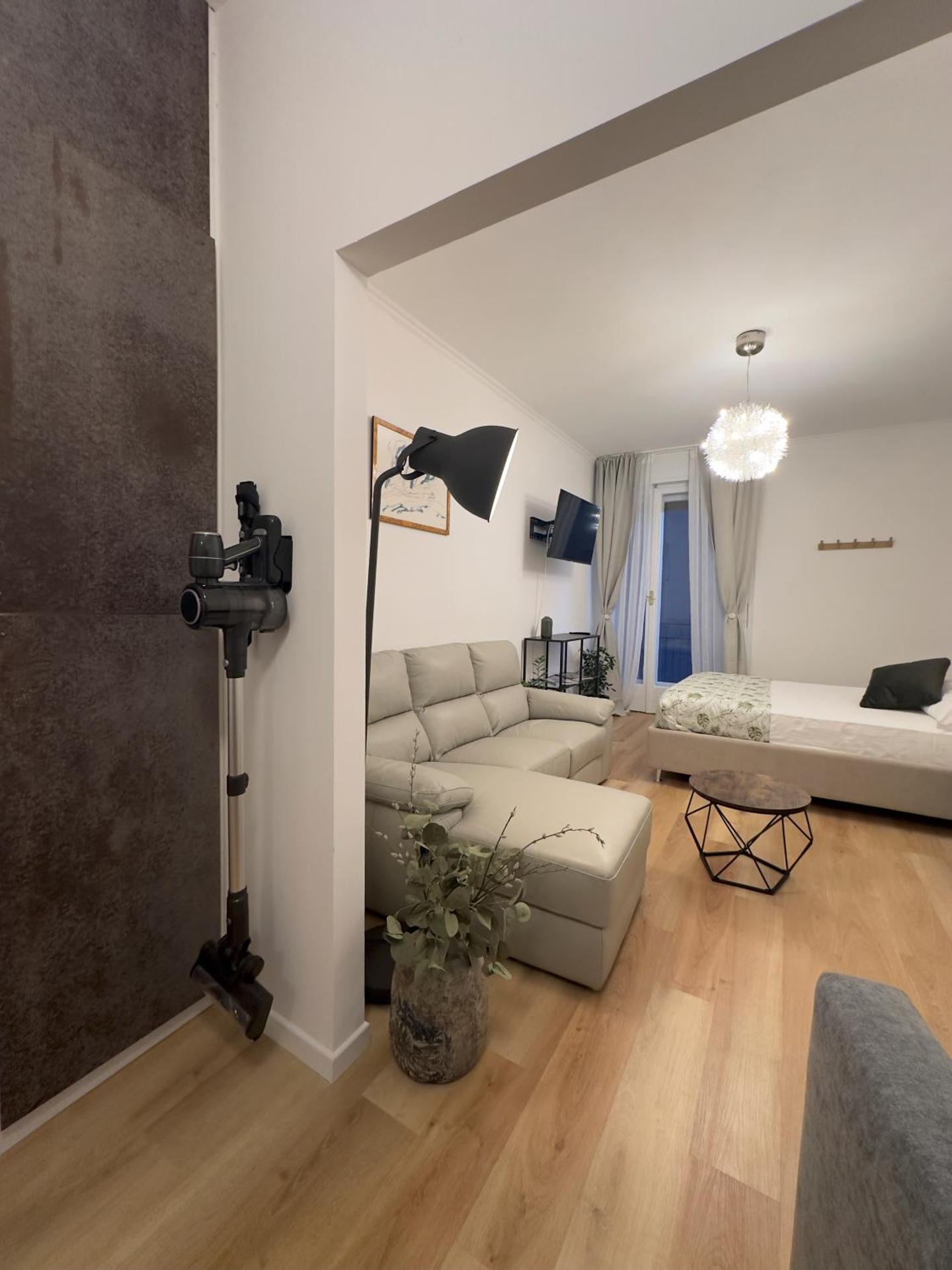 Central Piazza Ponterosso - The Green Nest