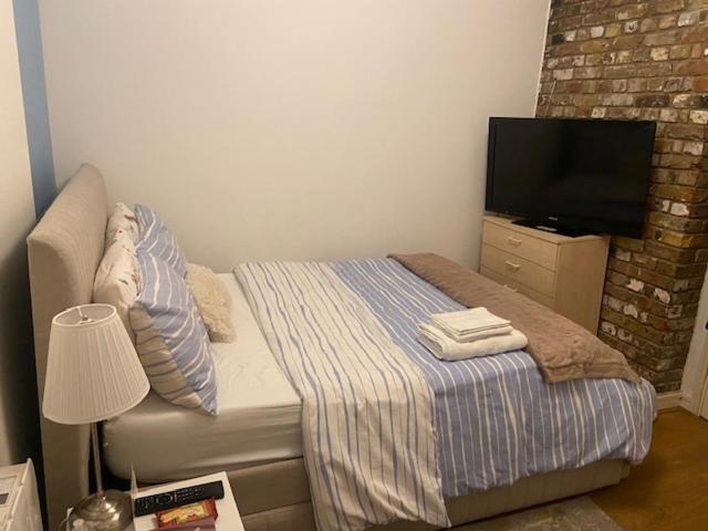 Listed building close to River Thames