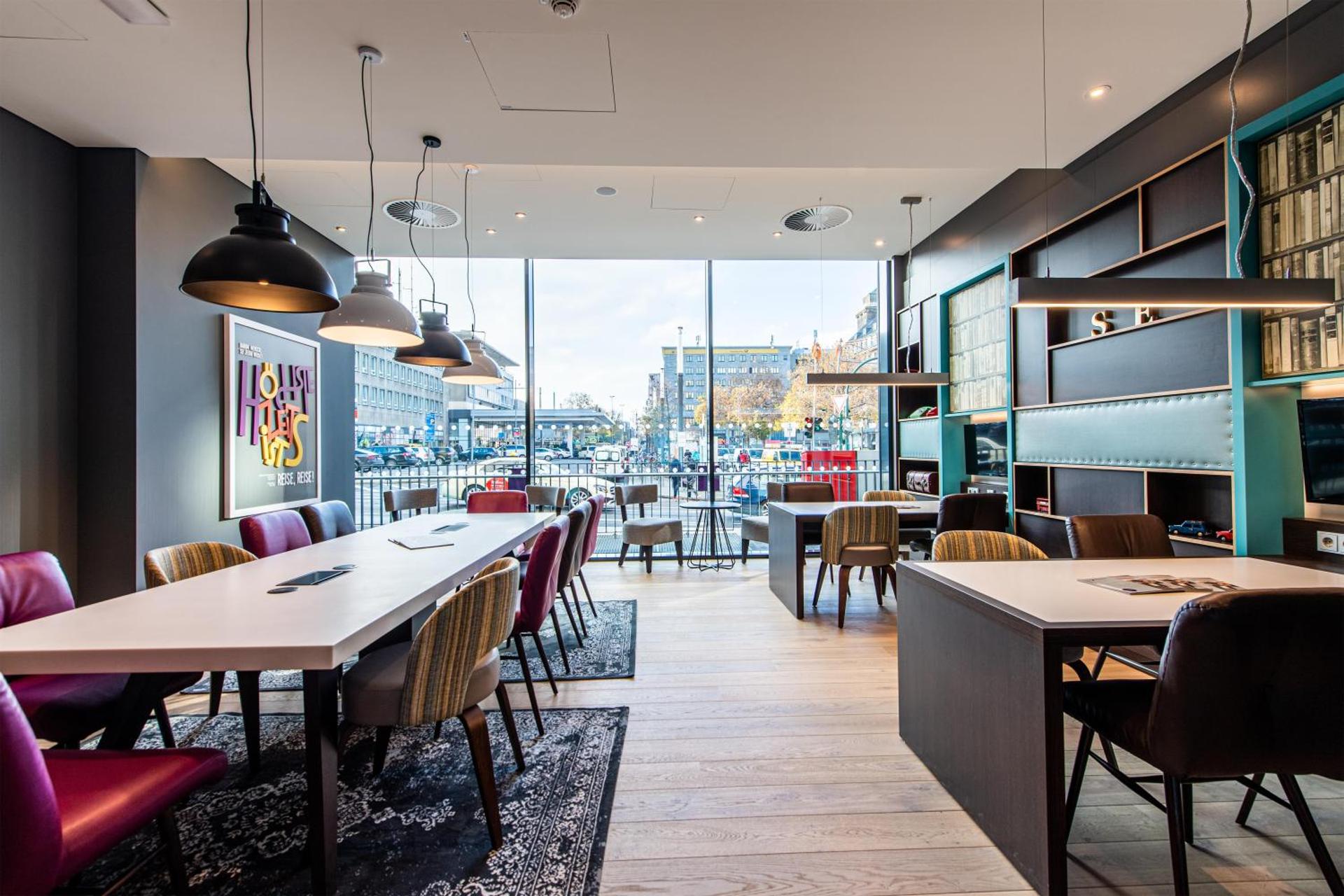 Meeting/conference room