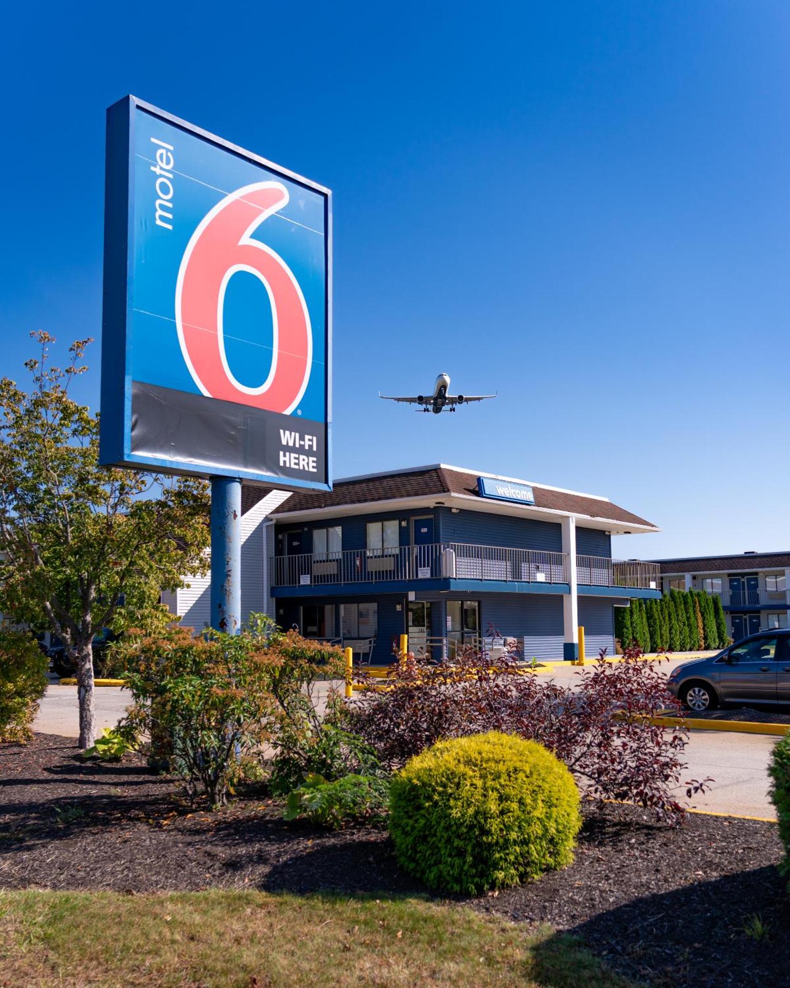 Motel 6-Windsor Locks, CT - Hartford