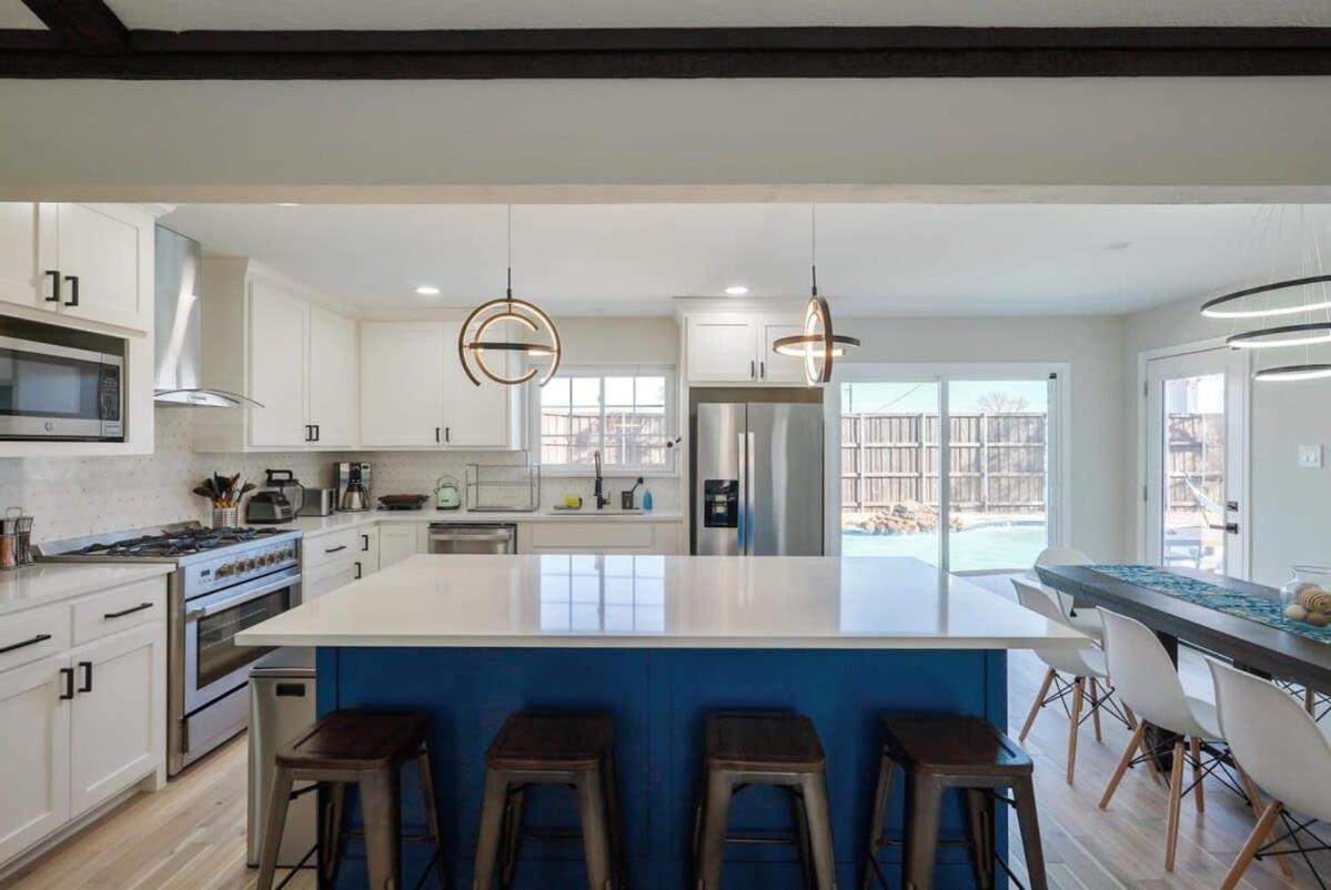 Perfect Getaway Home w Pool Jacuzzi Cinema Room